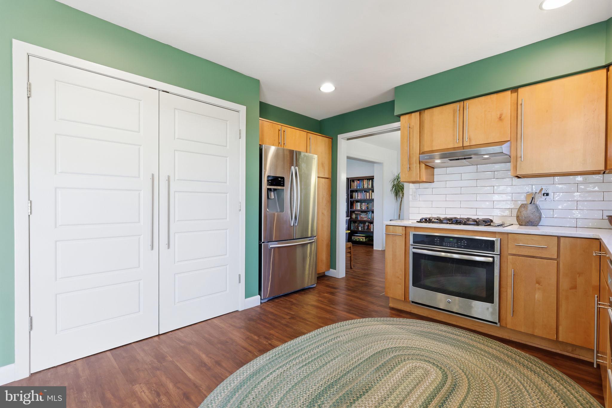 MAKEFIELD RD VILLA - Residential