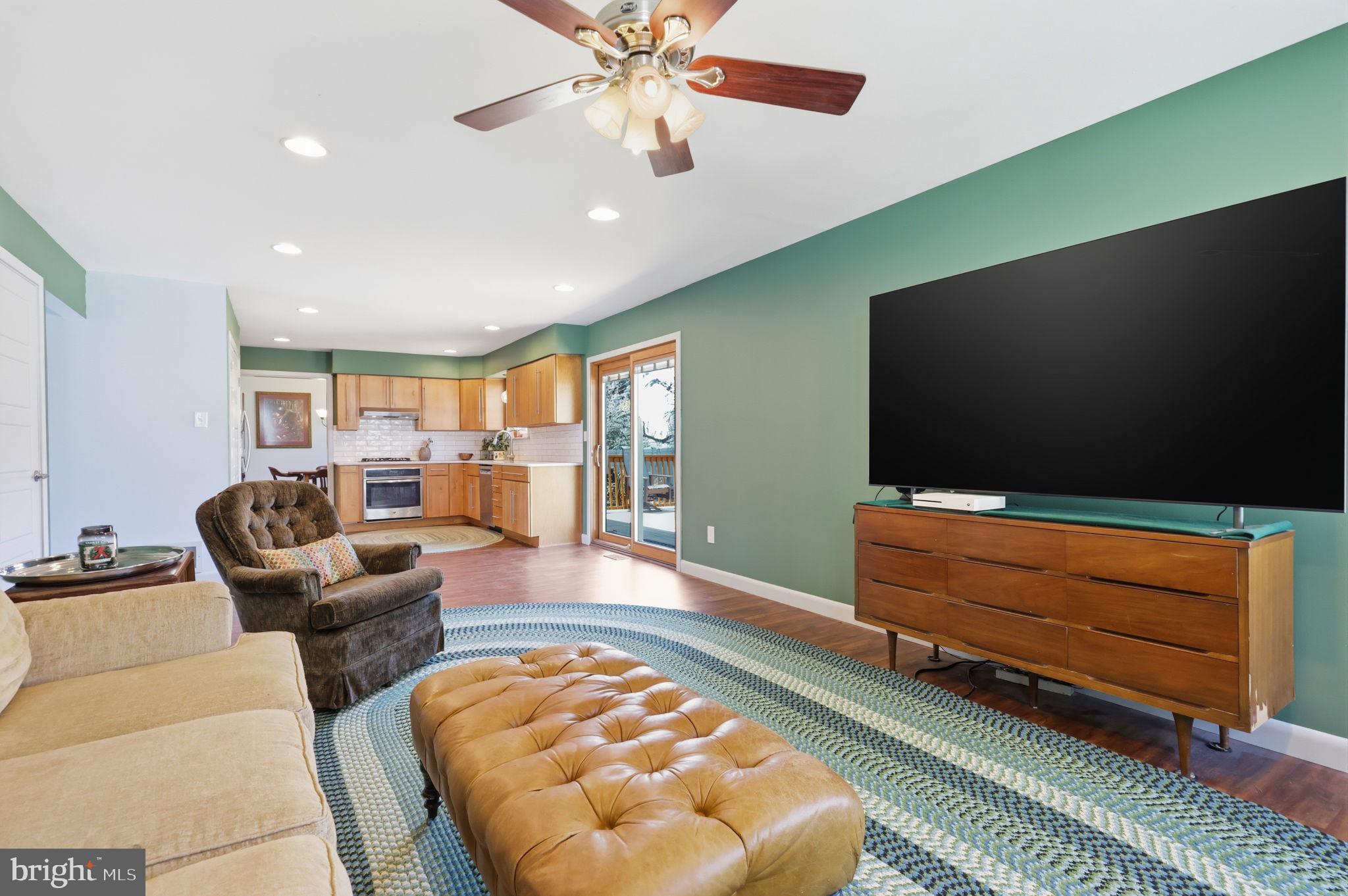 MAKEFIELD RD VILLA - Residential