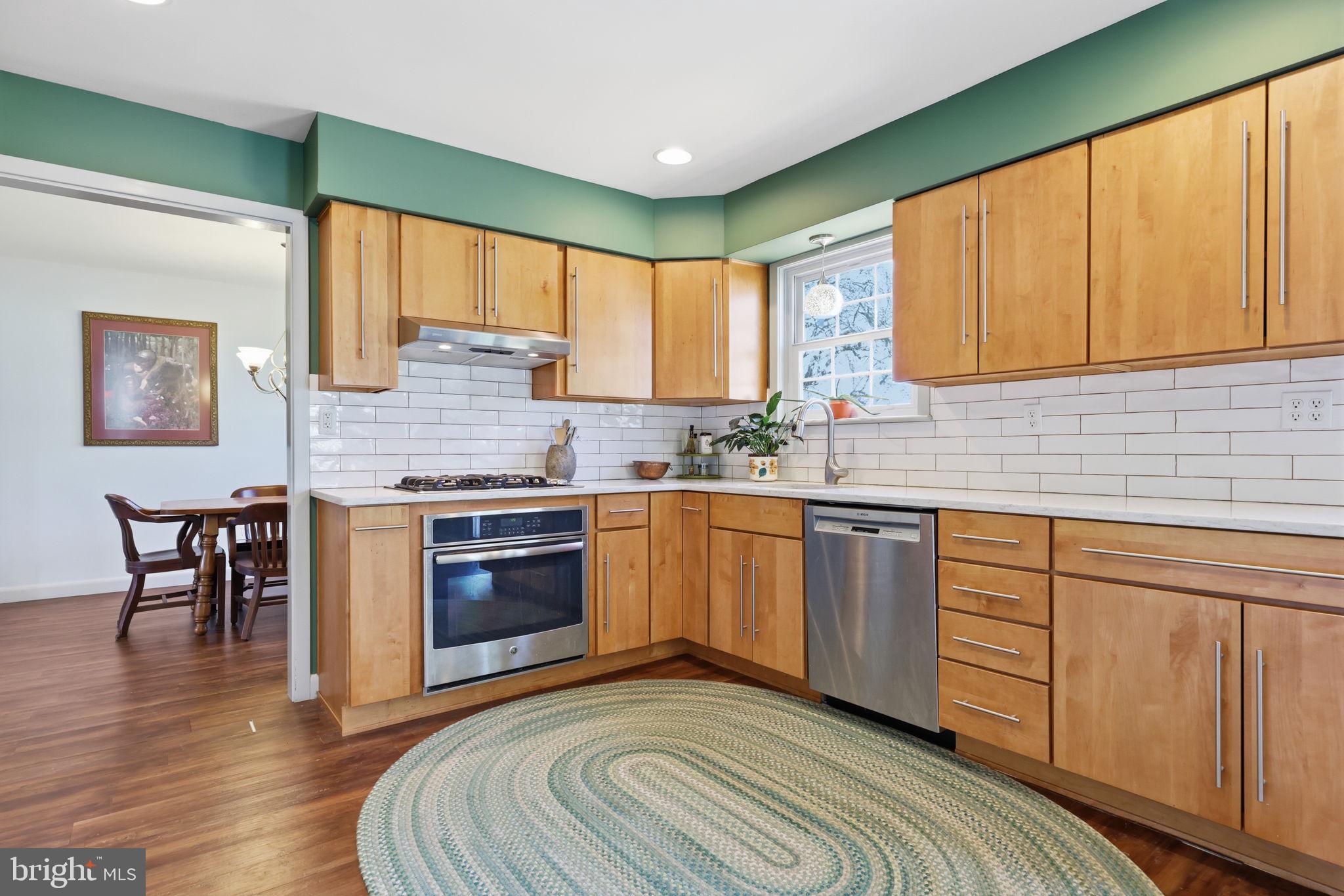 MAKEFIELD RD VILLA - Residential