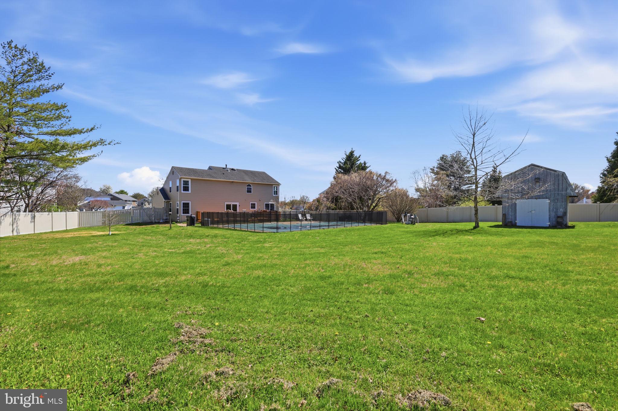 MAKEFIELD RD VILLA - Residential