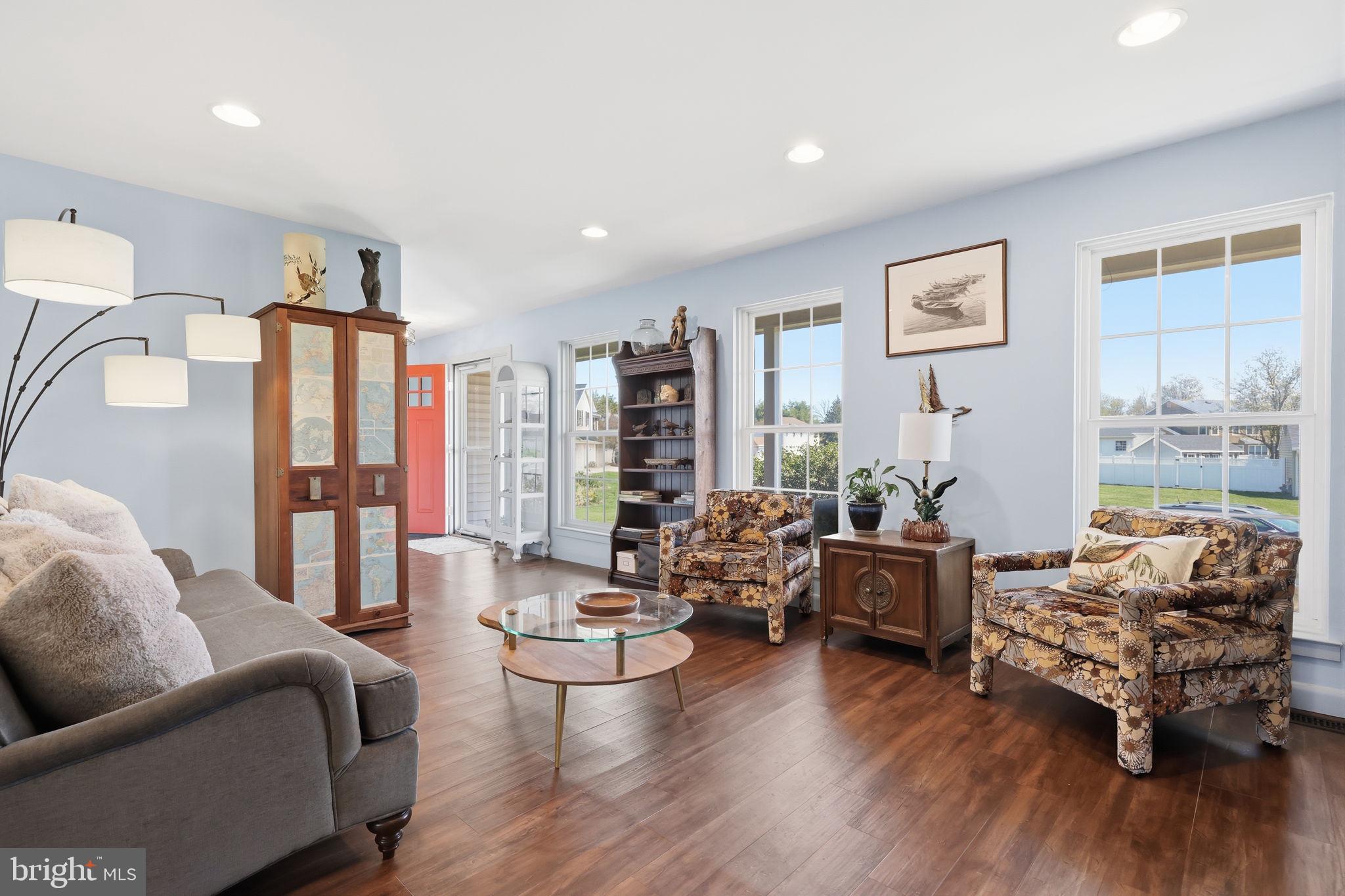 MAKEFIELD RD VILLA - Residential