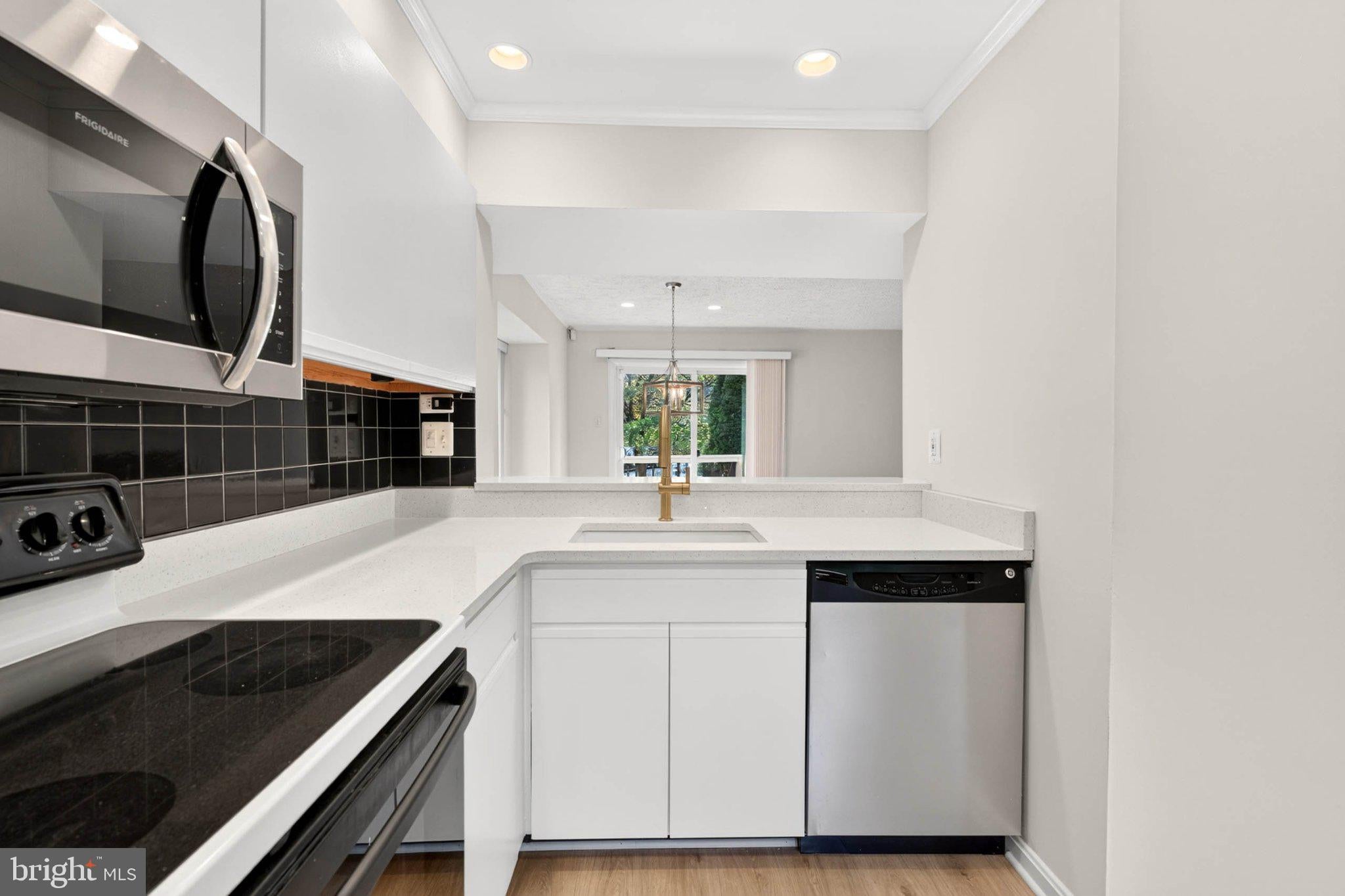 9468 CLOCKTOWER LANE