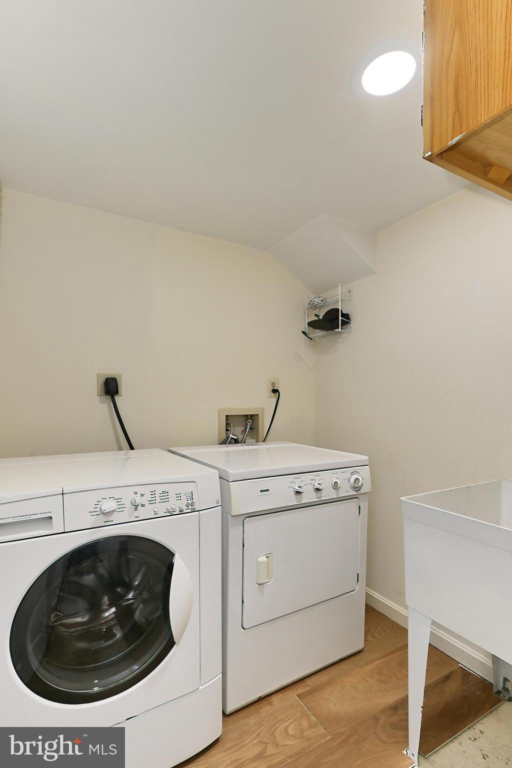 FAIR LAKES - Residential Lease