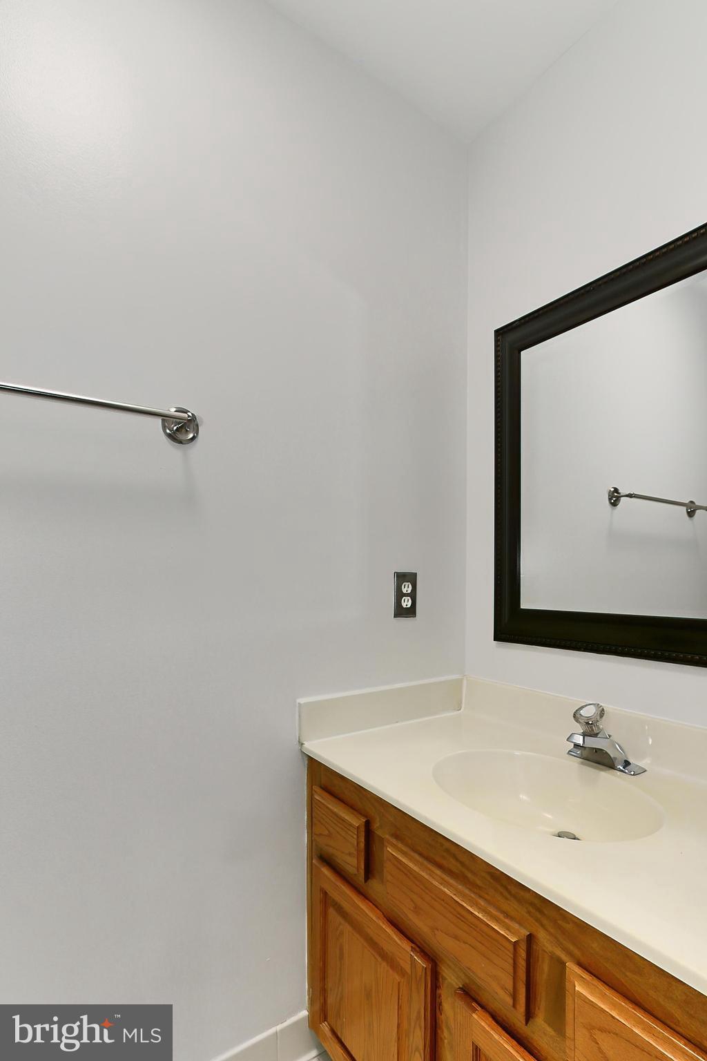 FAIR LAKES - Residential Lease