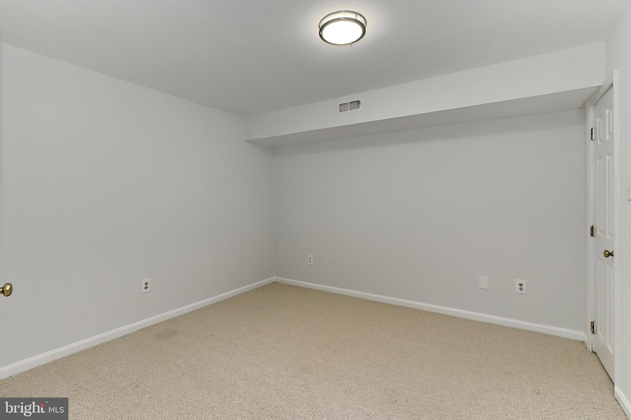 FAIR LAKES - Residential Lease