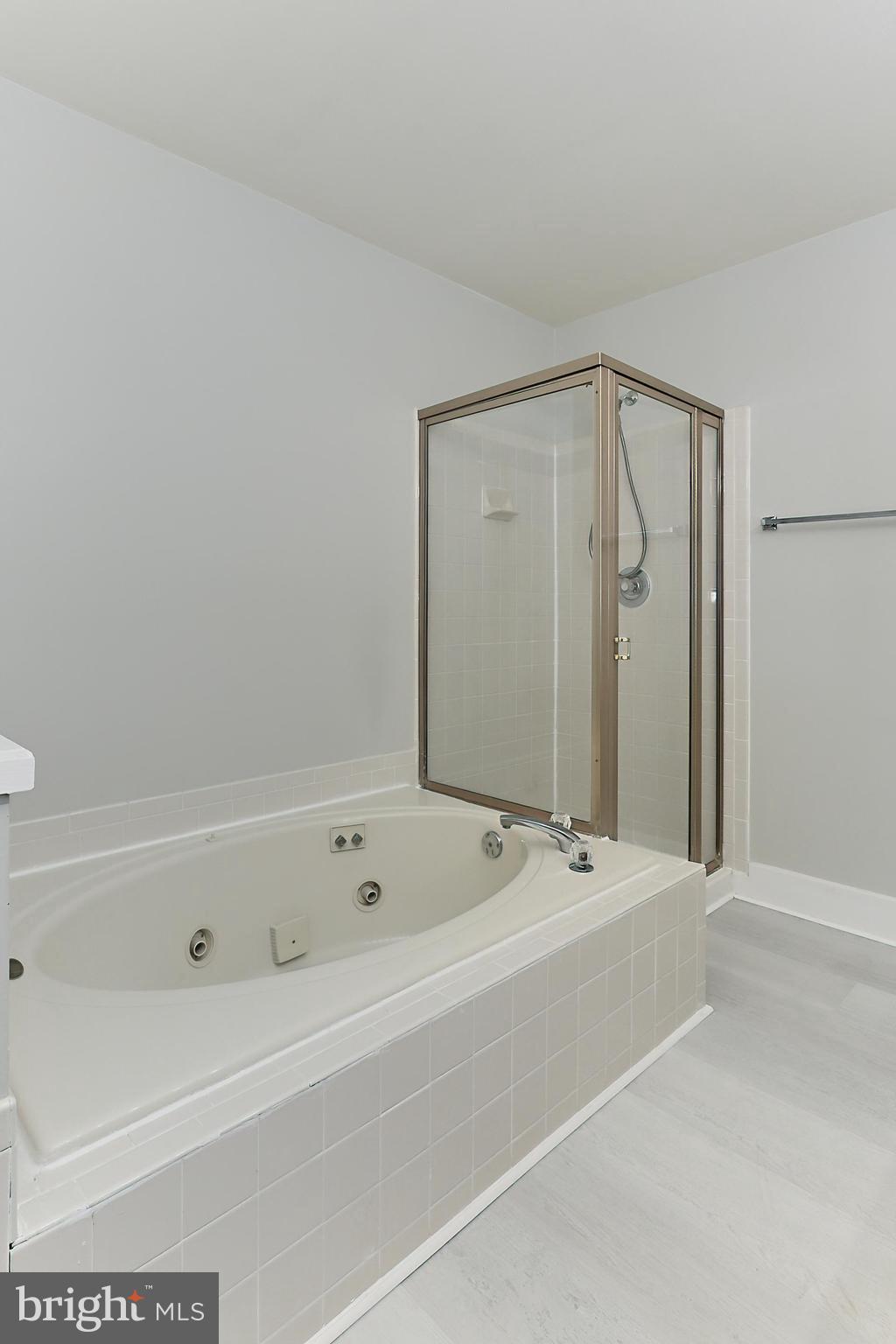 FAIR LAKES - Residential Lease