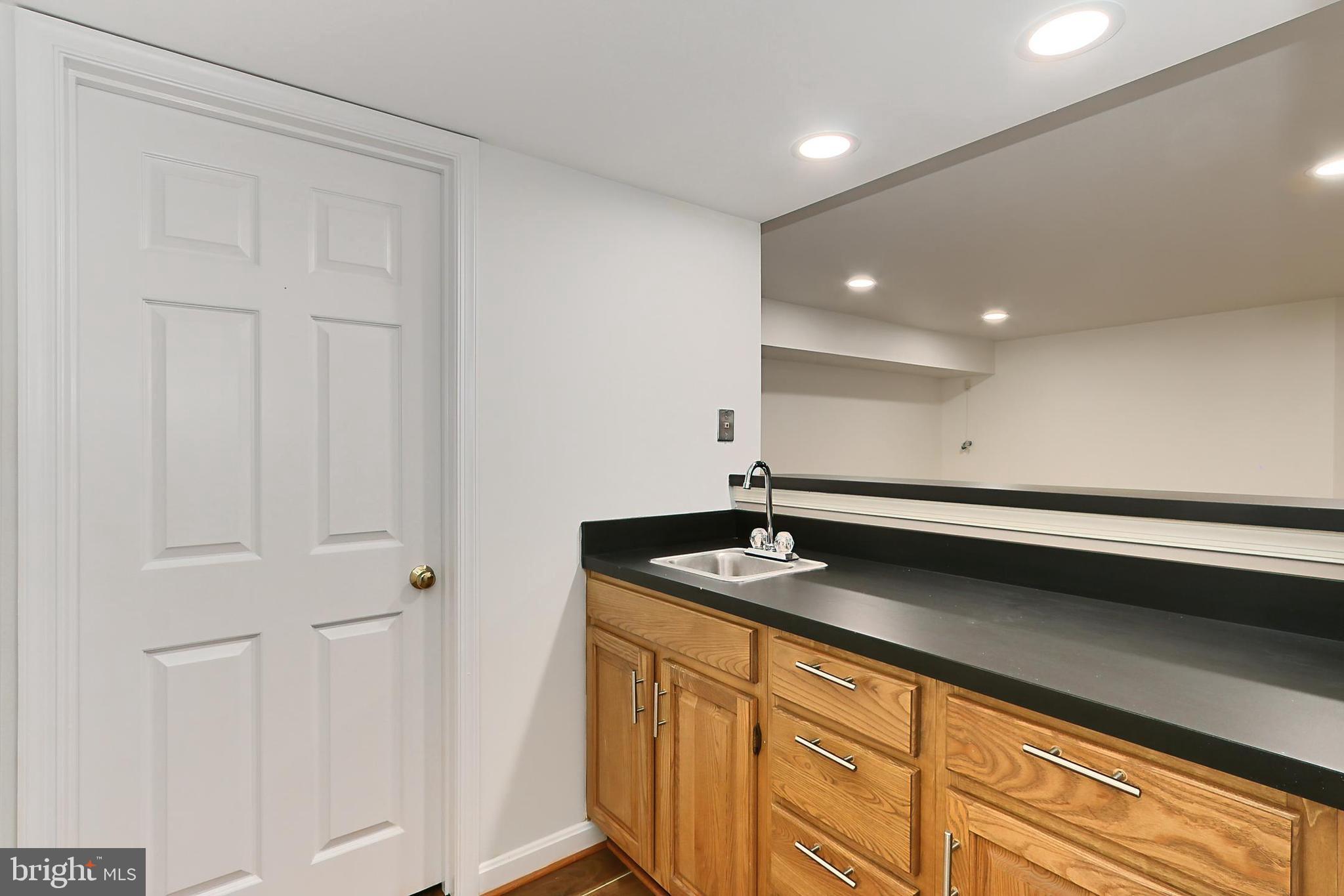 FAIR LAKES - Residential Lease