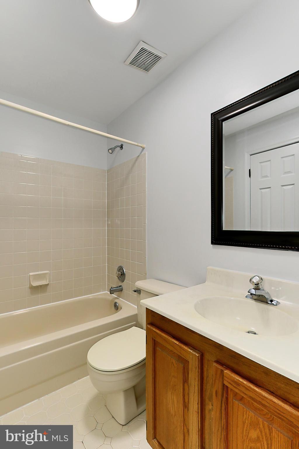 FAIR LAKES - Residential Lease