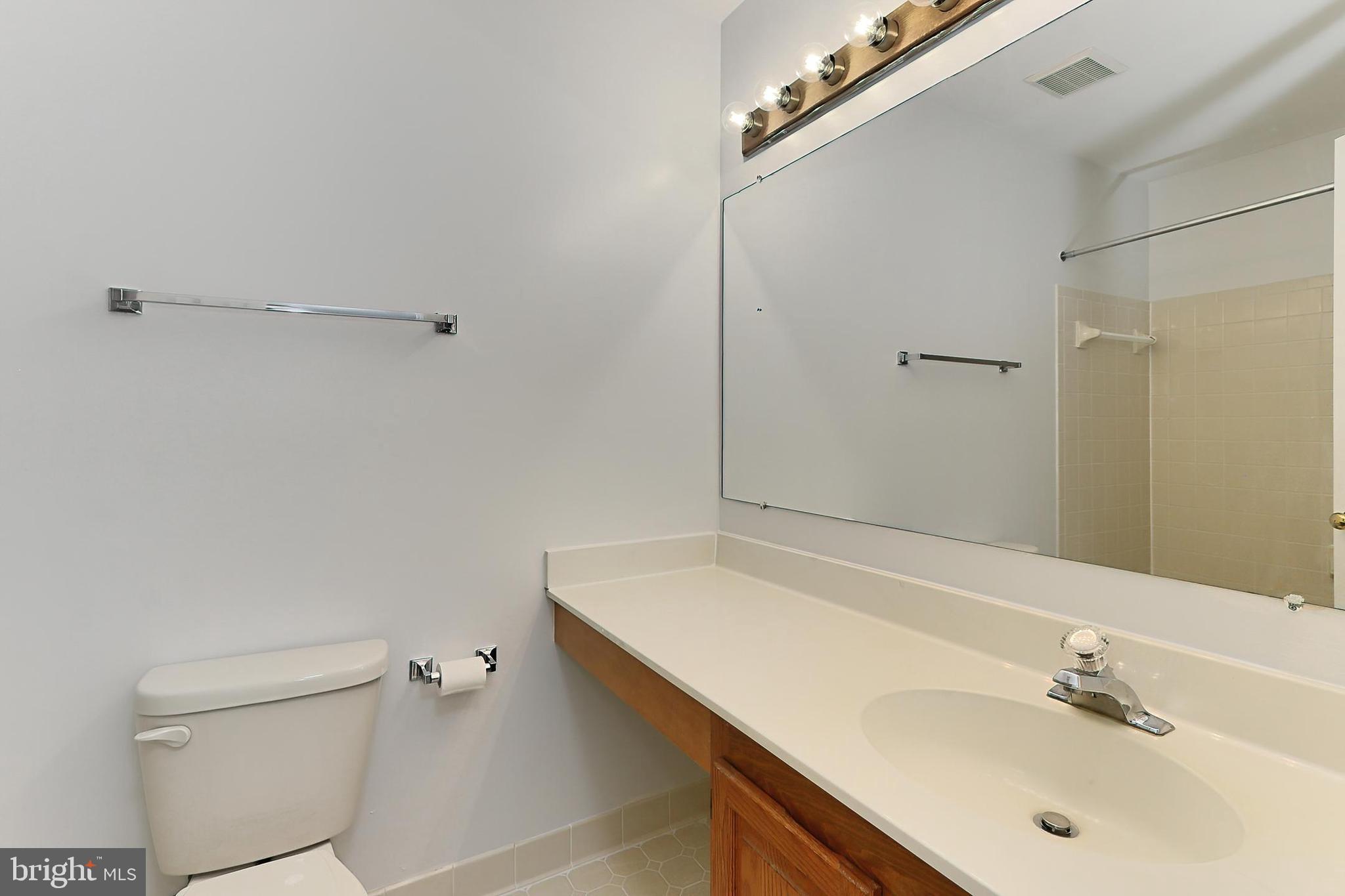 FAIR LAKES - Residential Lease