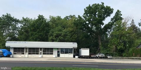 Photo of 131 Morton Avenue, FOLSOM, PA 19033 (MLS # PADE2050414)