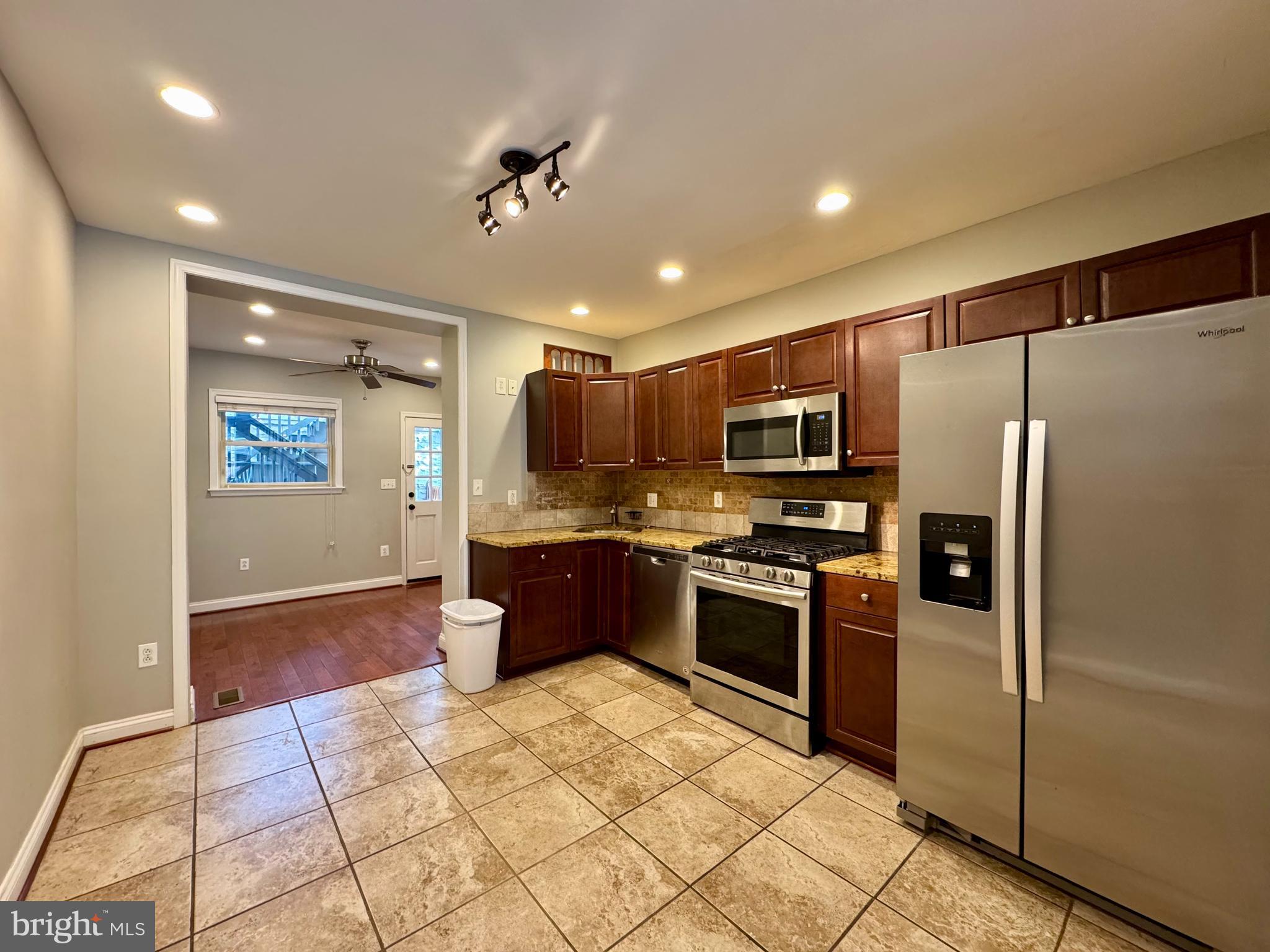 HIGHLANDTOWN - Residential Lease