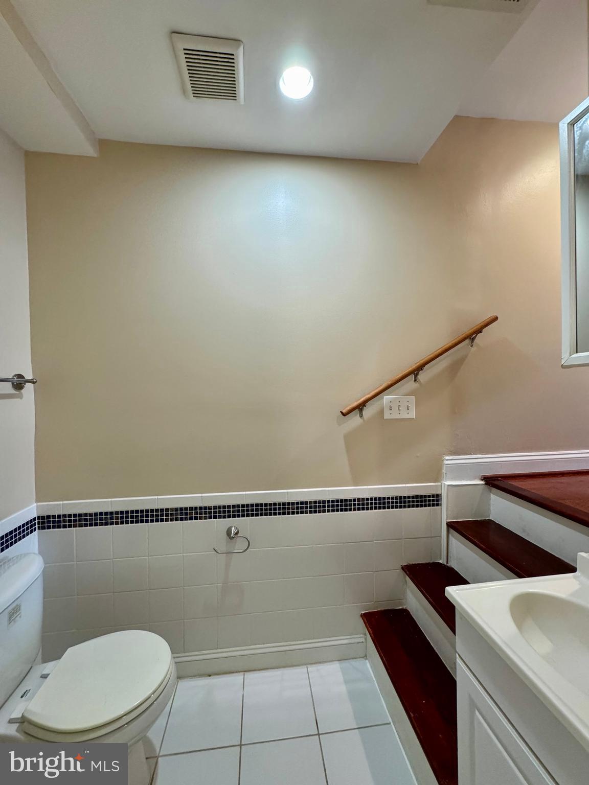 HIGHLANDTOWN - Residential Lease