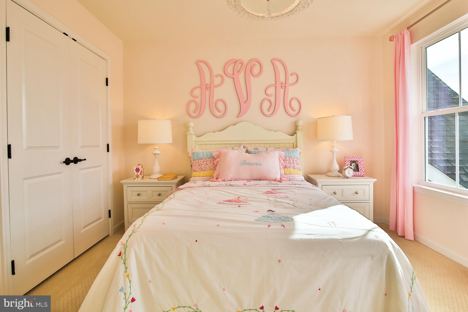 OAK CREEK - Residential