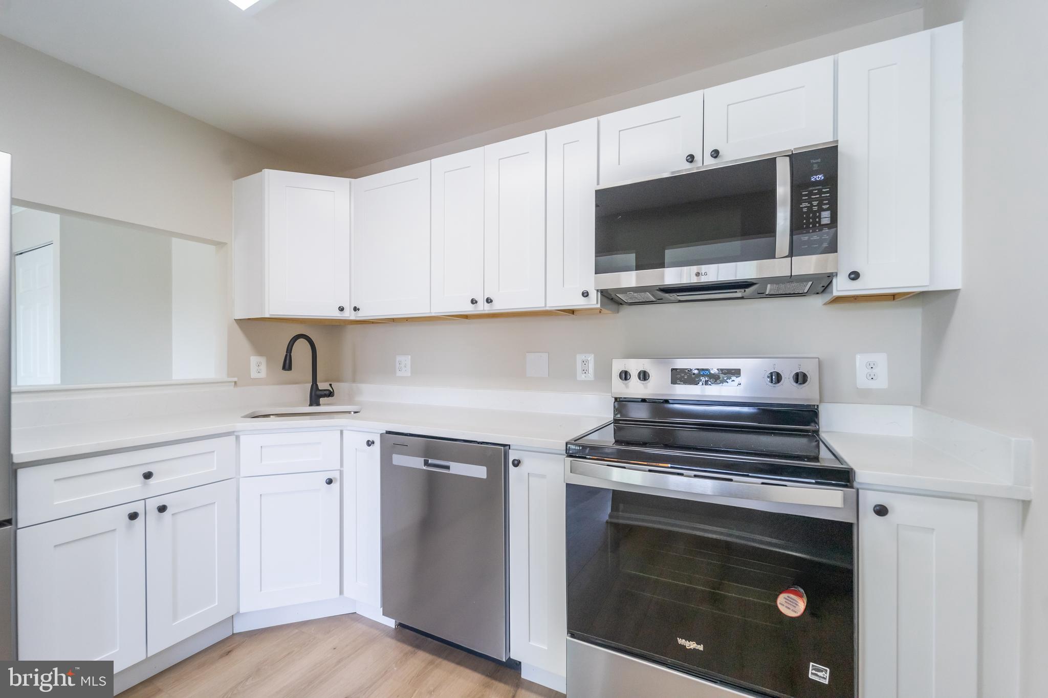 CROMWELL FOUNTAIN - Residential