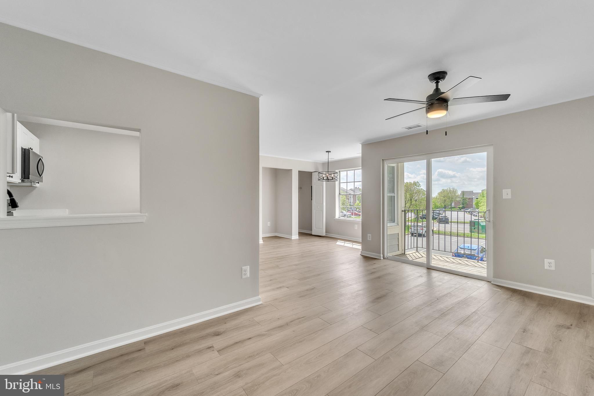 CROMWELL FOUNTAIN - Residential