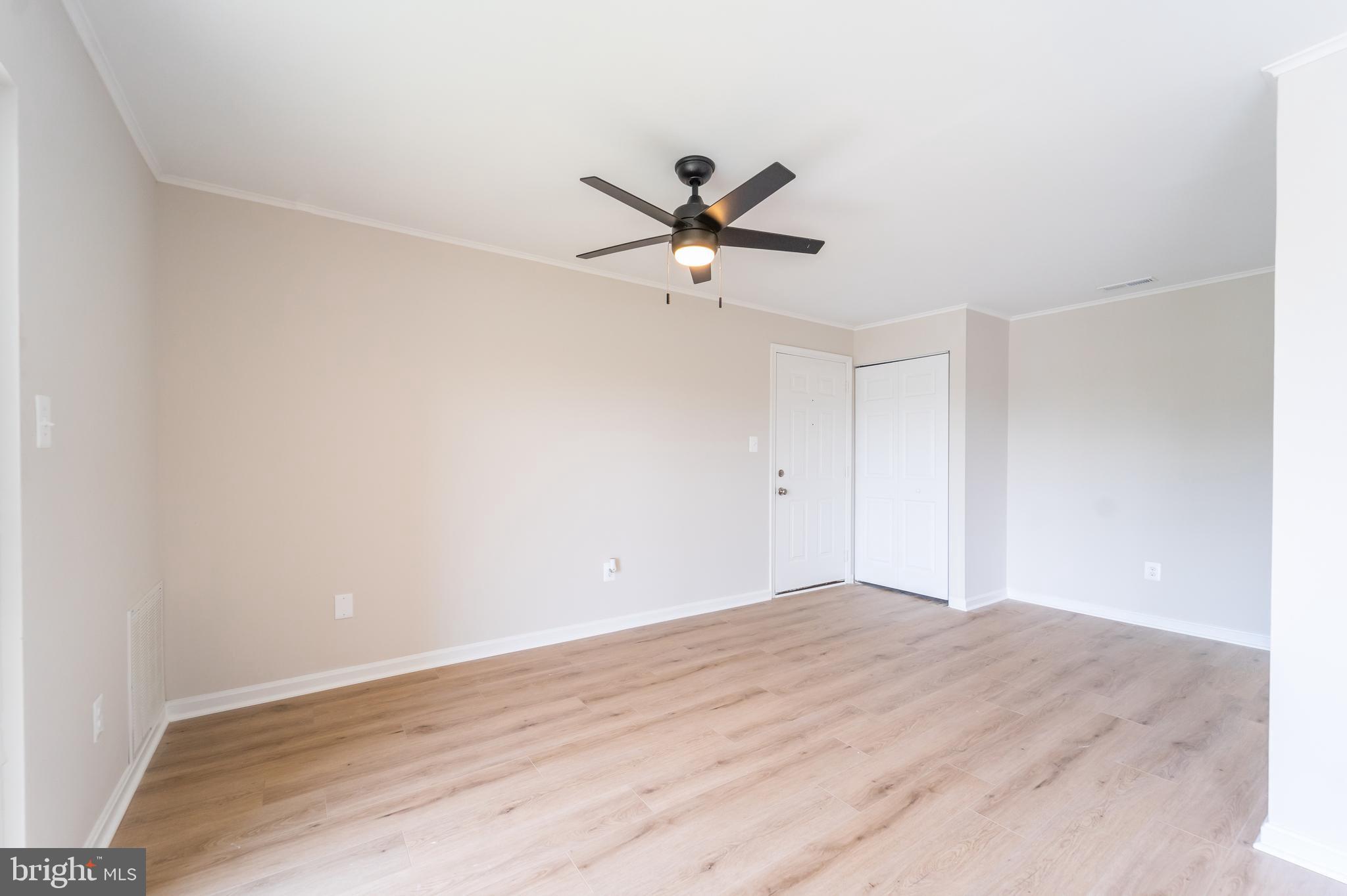 CROMWELL FOUNTAIN - Residential