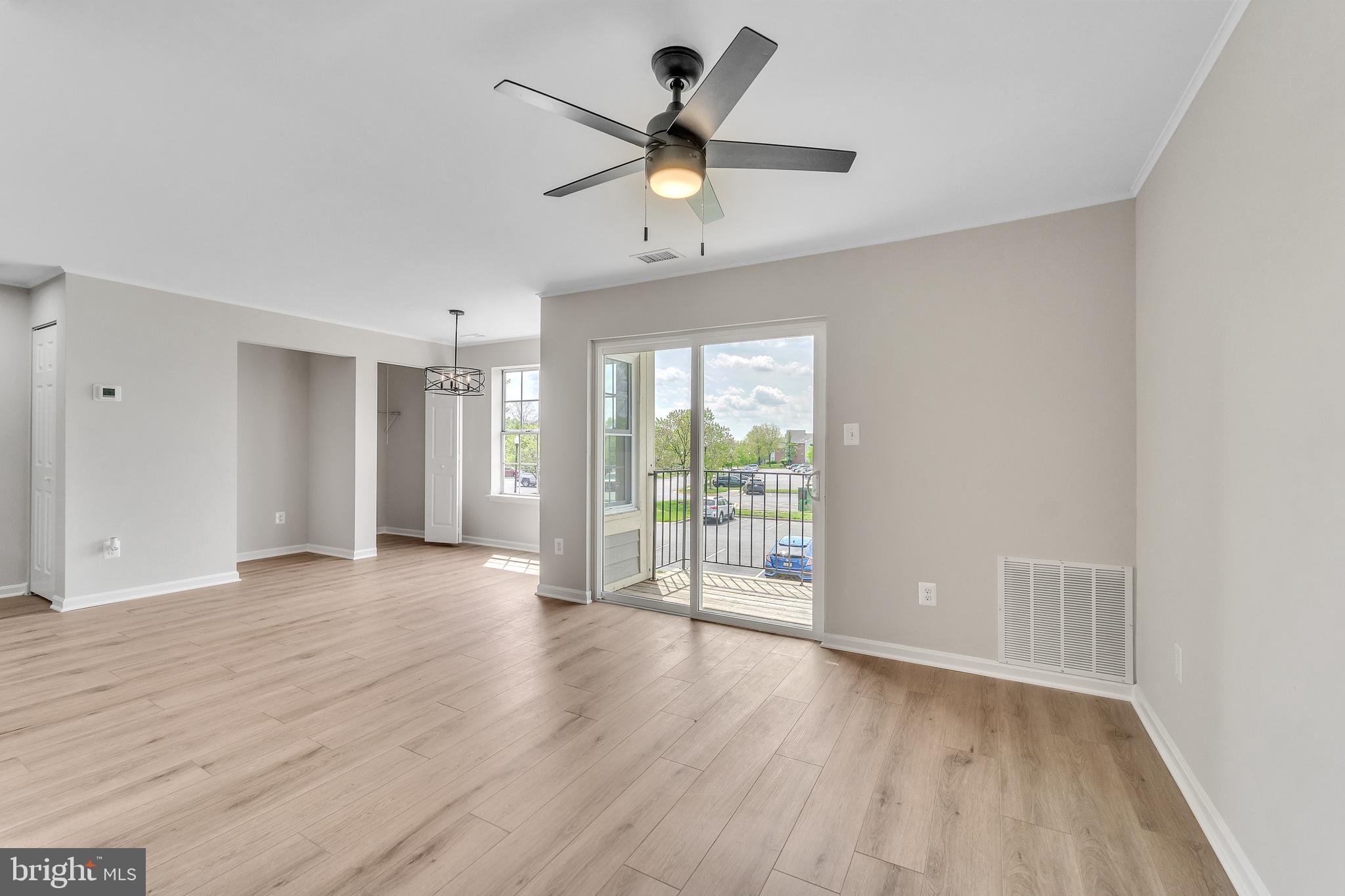 CROMWELL FOUNTAIN - Residential