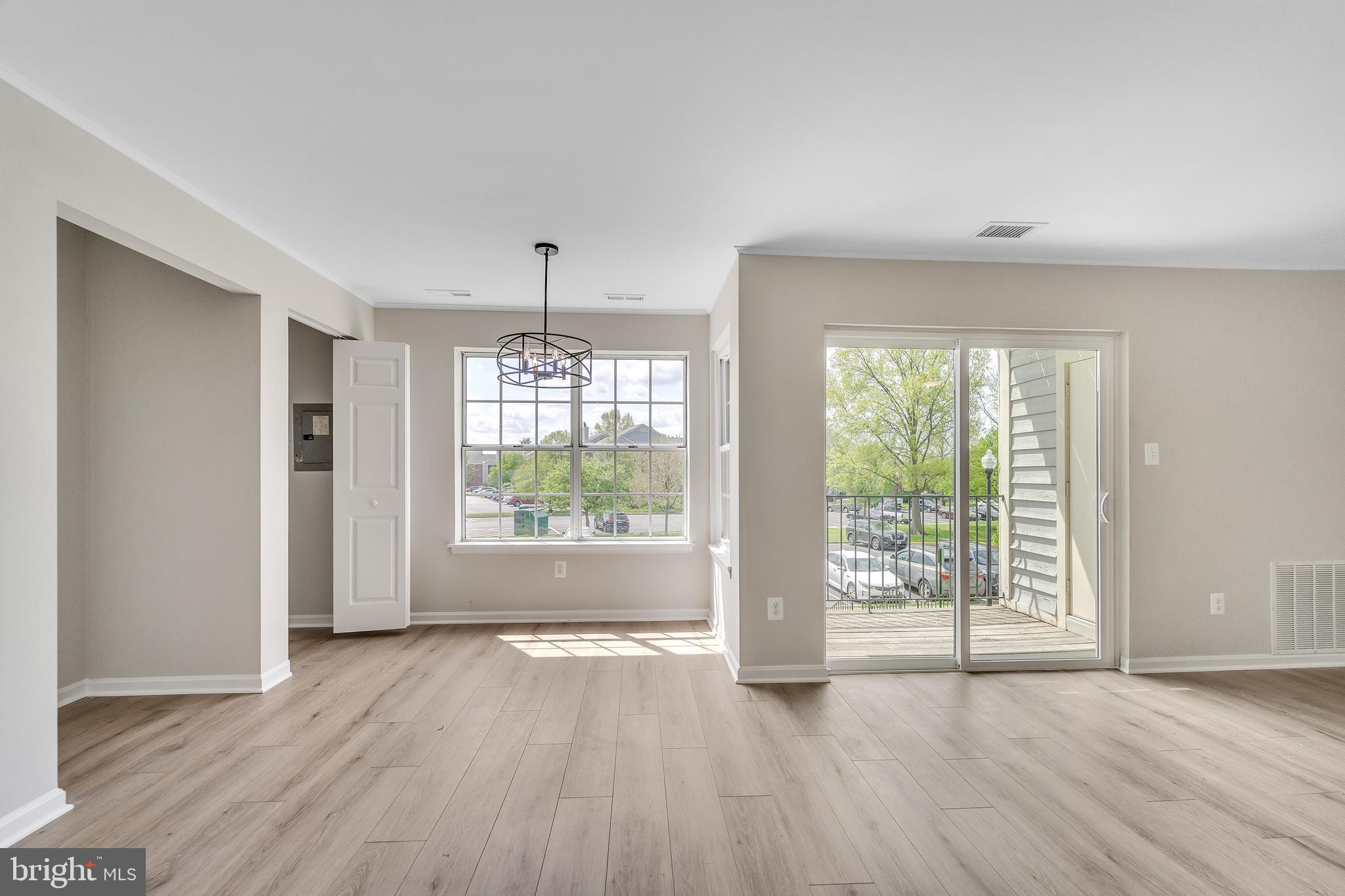 CROMWELL FOUNTAIN - Residential