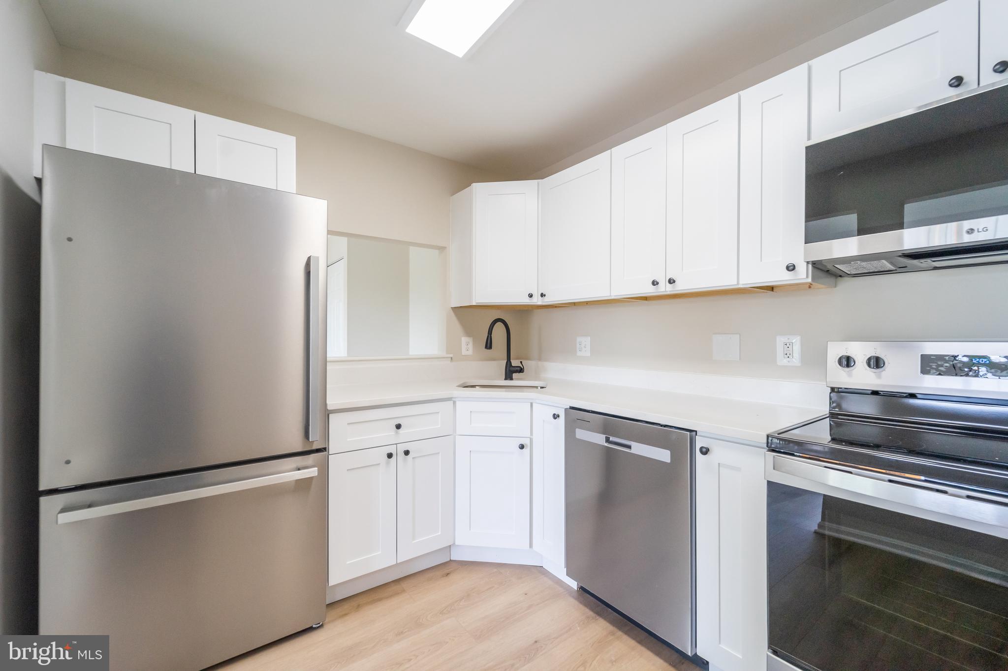 CROMWELL FOUNTAIN - Residential