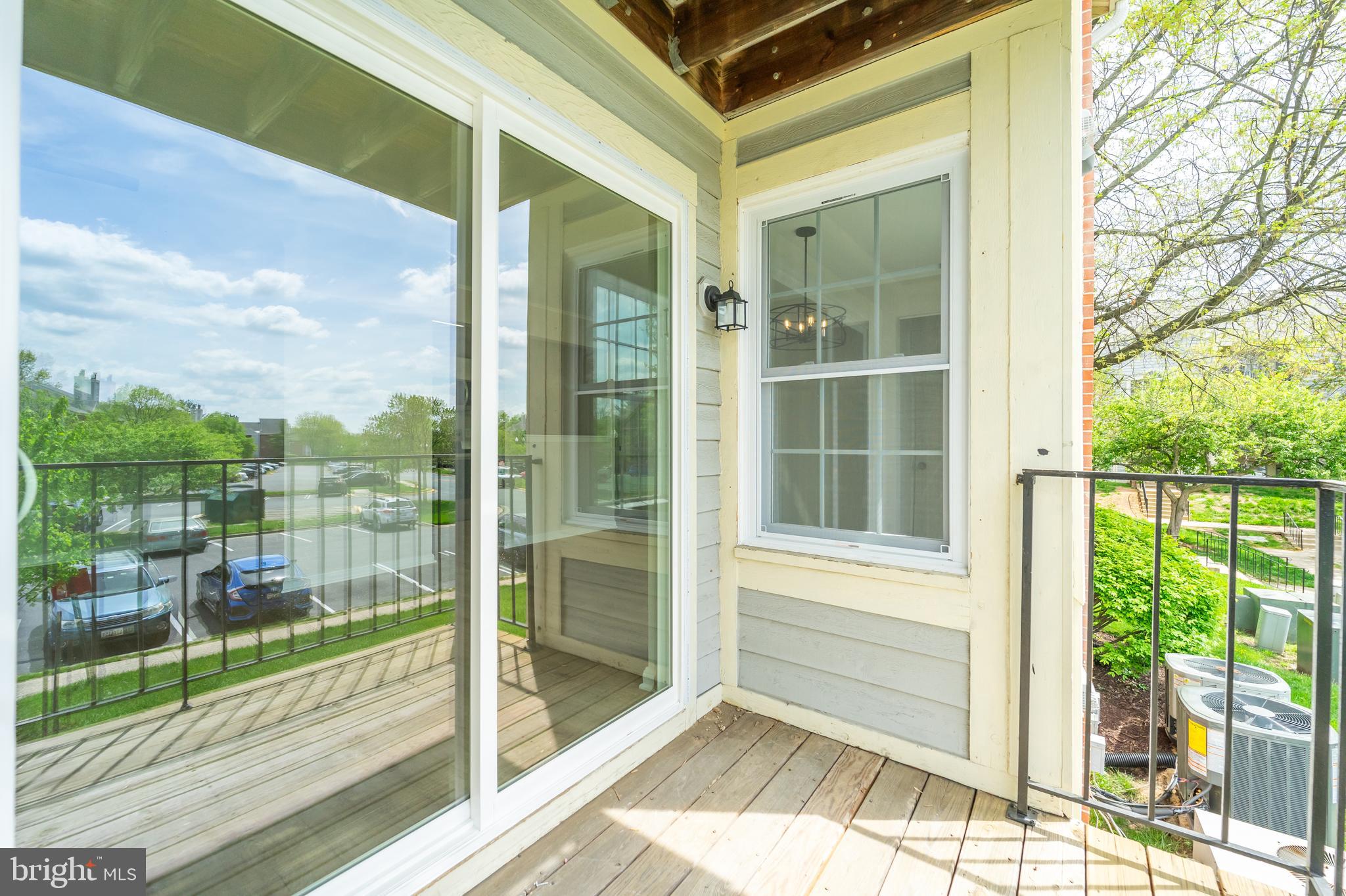 CROMWELL FOUNTAIN - Residential