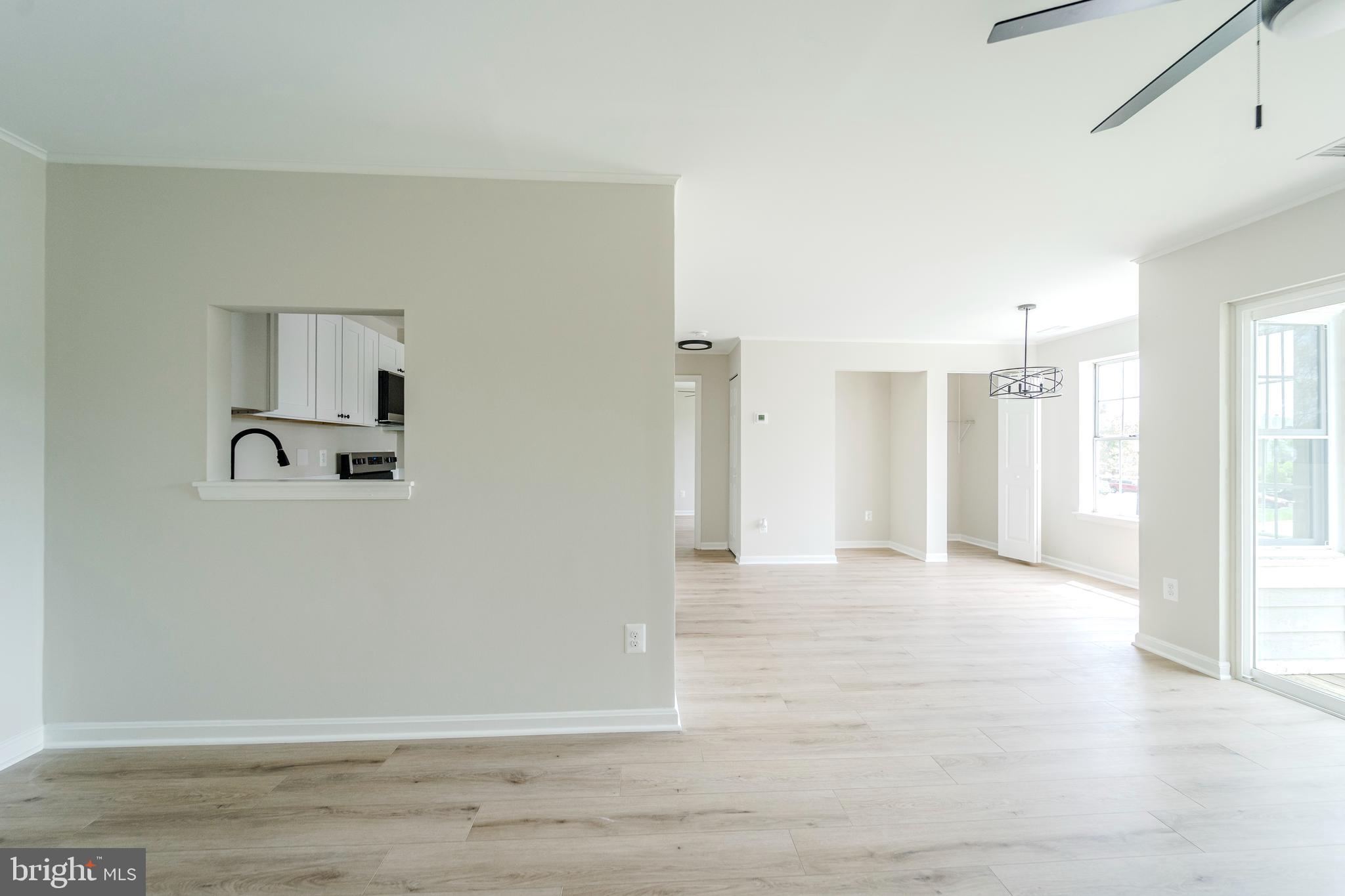 CROMWELL FOUNTAIN - Residential