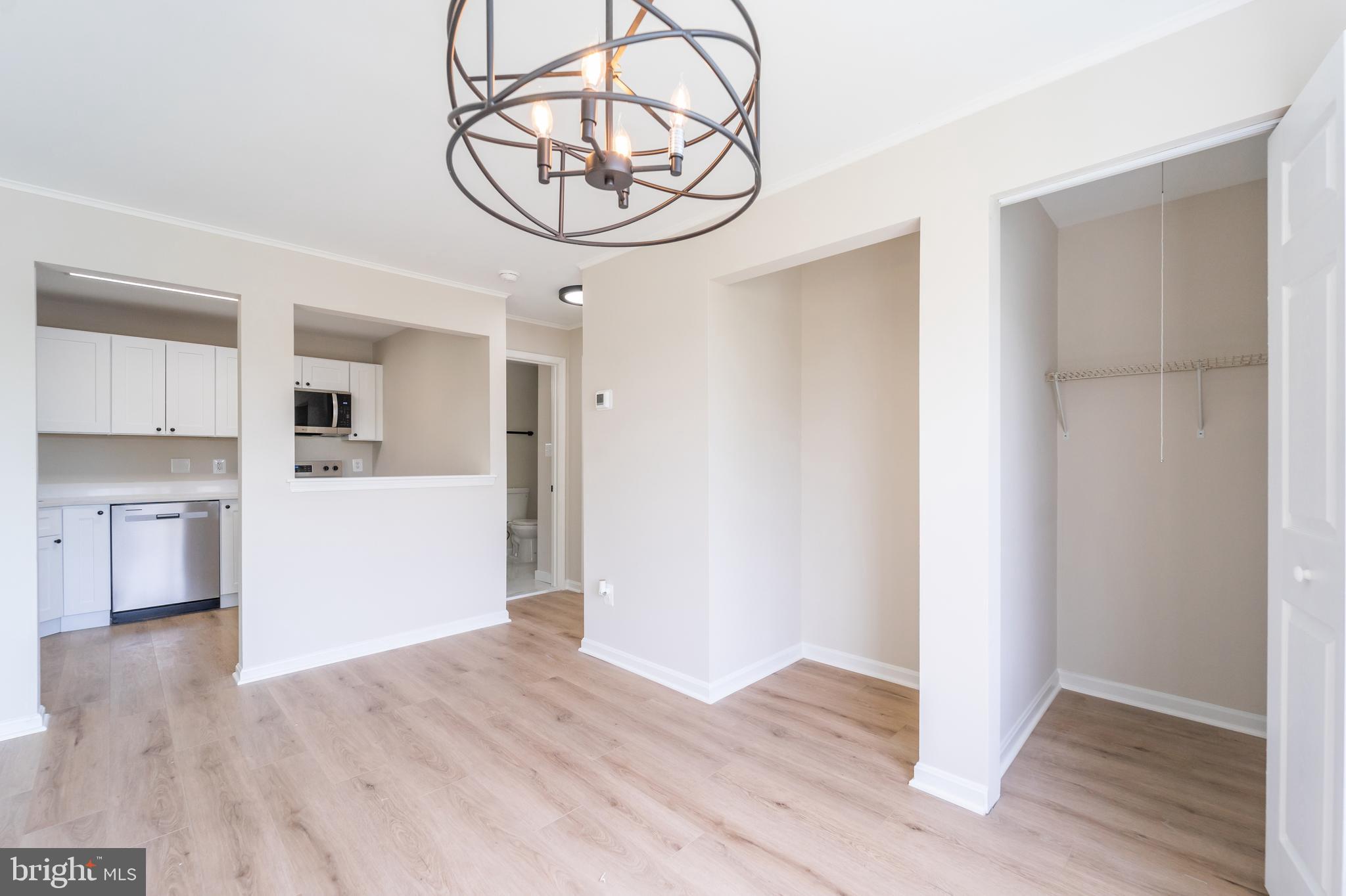 CROMWELL FOUNTAIN - Residential