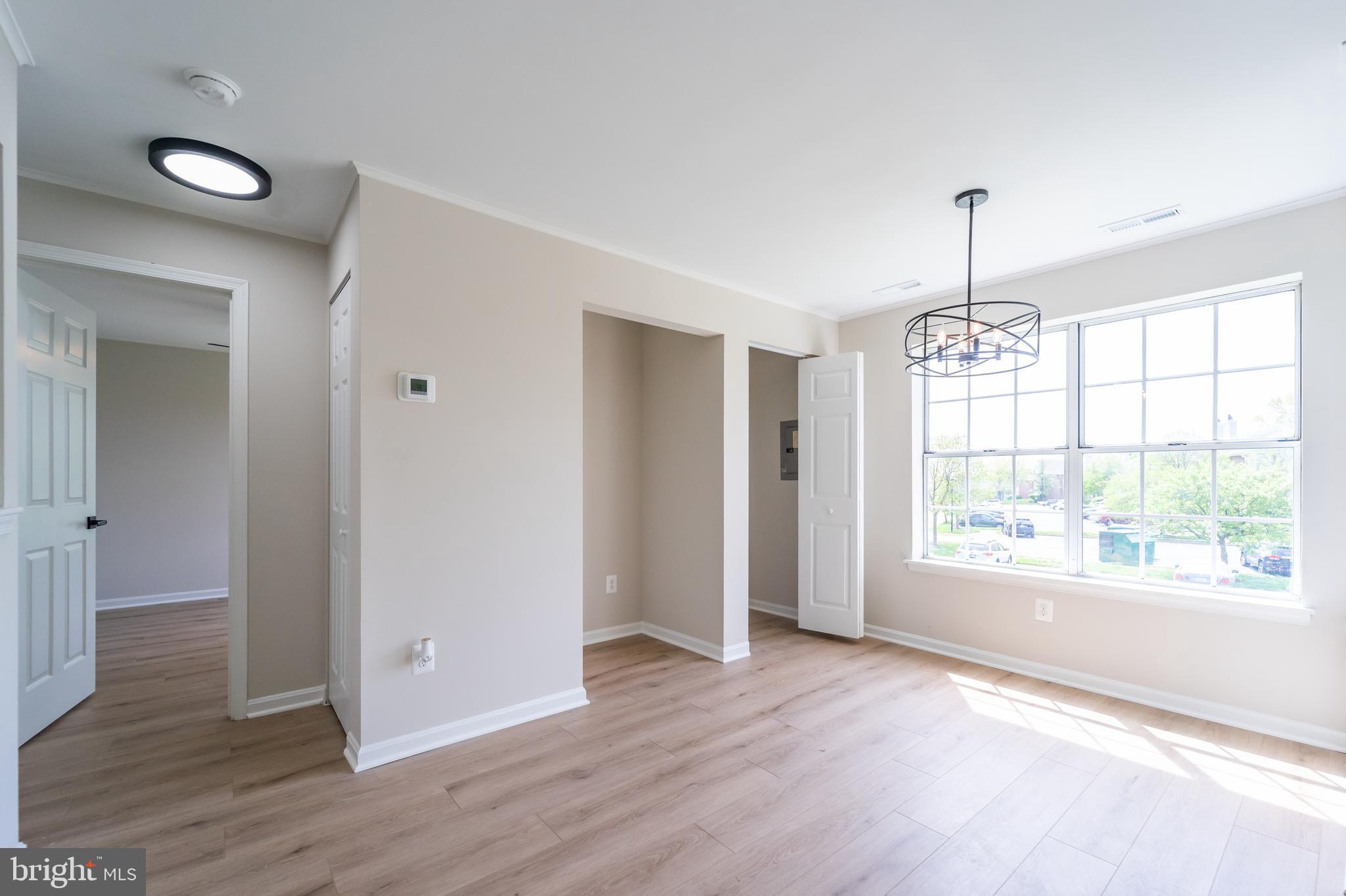 CROMWELL FOUNTAIN - Residential