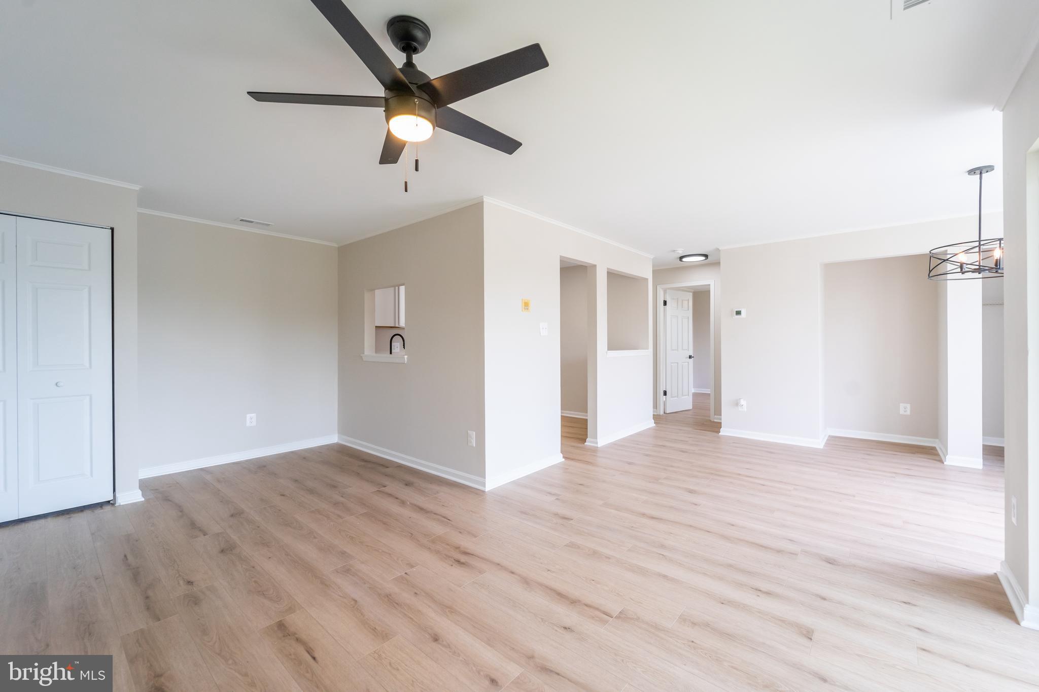 CROMWELL FOUNTAIN - Residential