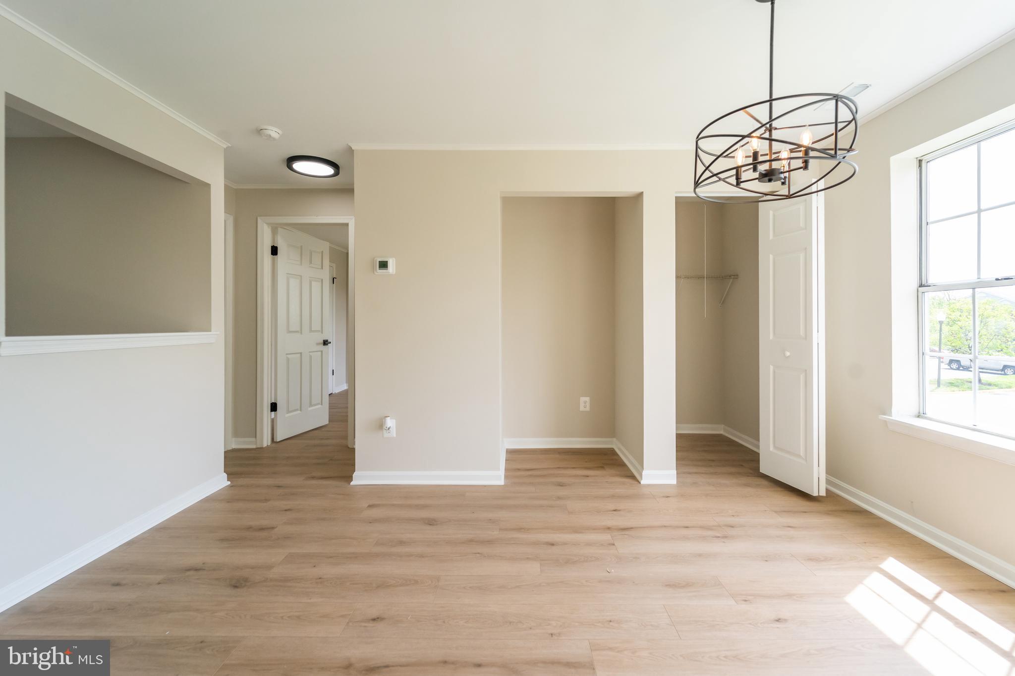 CROMWELL FOUNTAIN - Residential