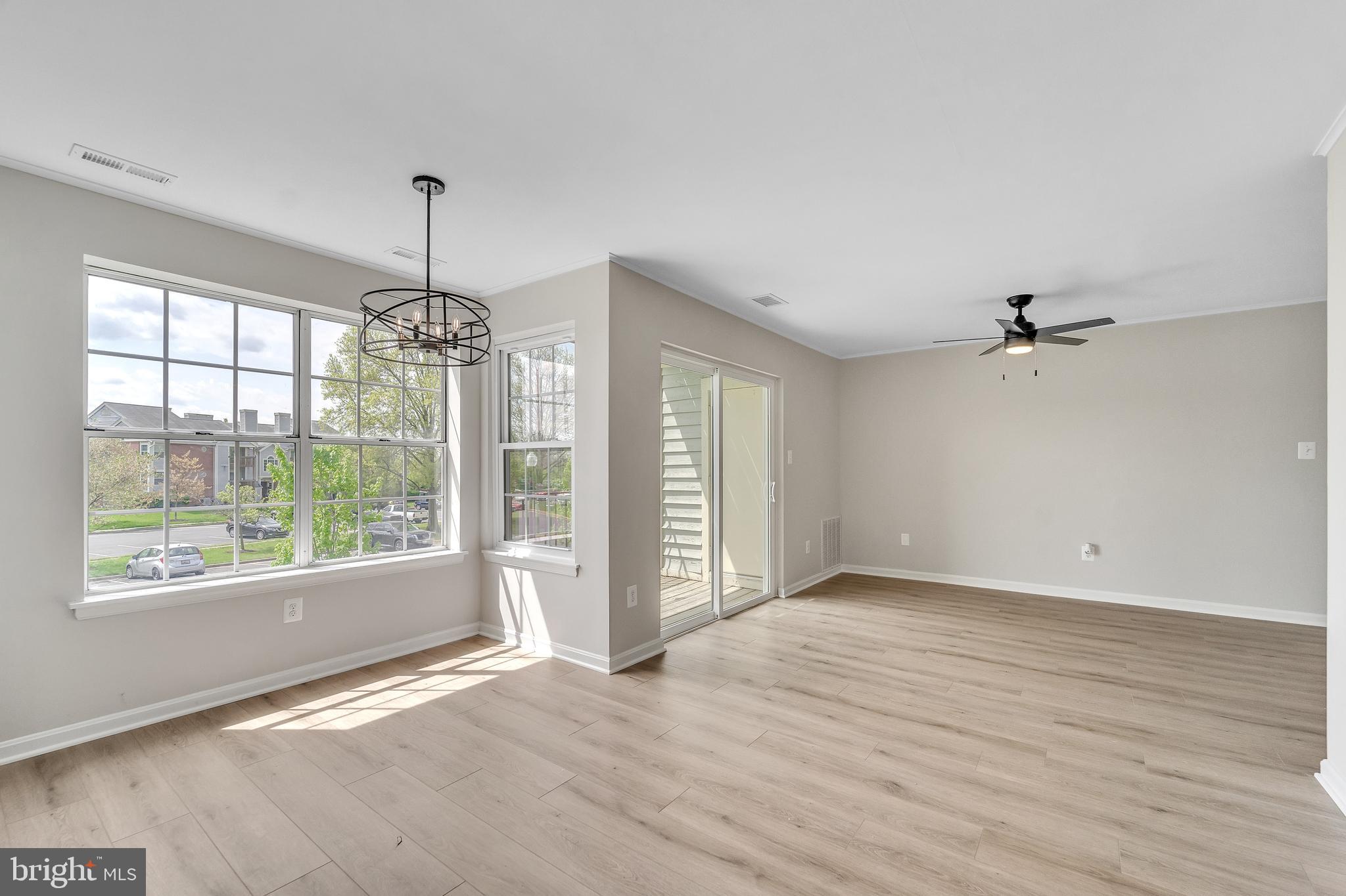 CROMWELL FOUNTAIN - Residential