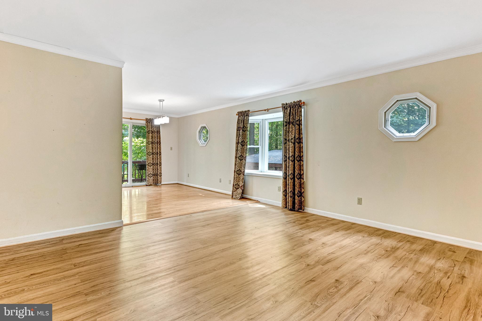 PRESIDENTIAL LAKES - Residential