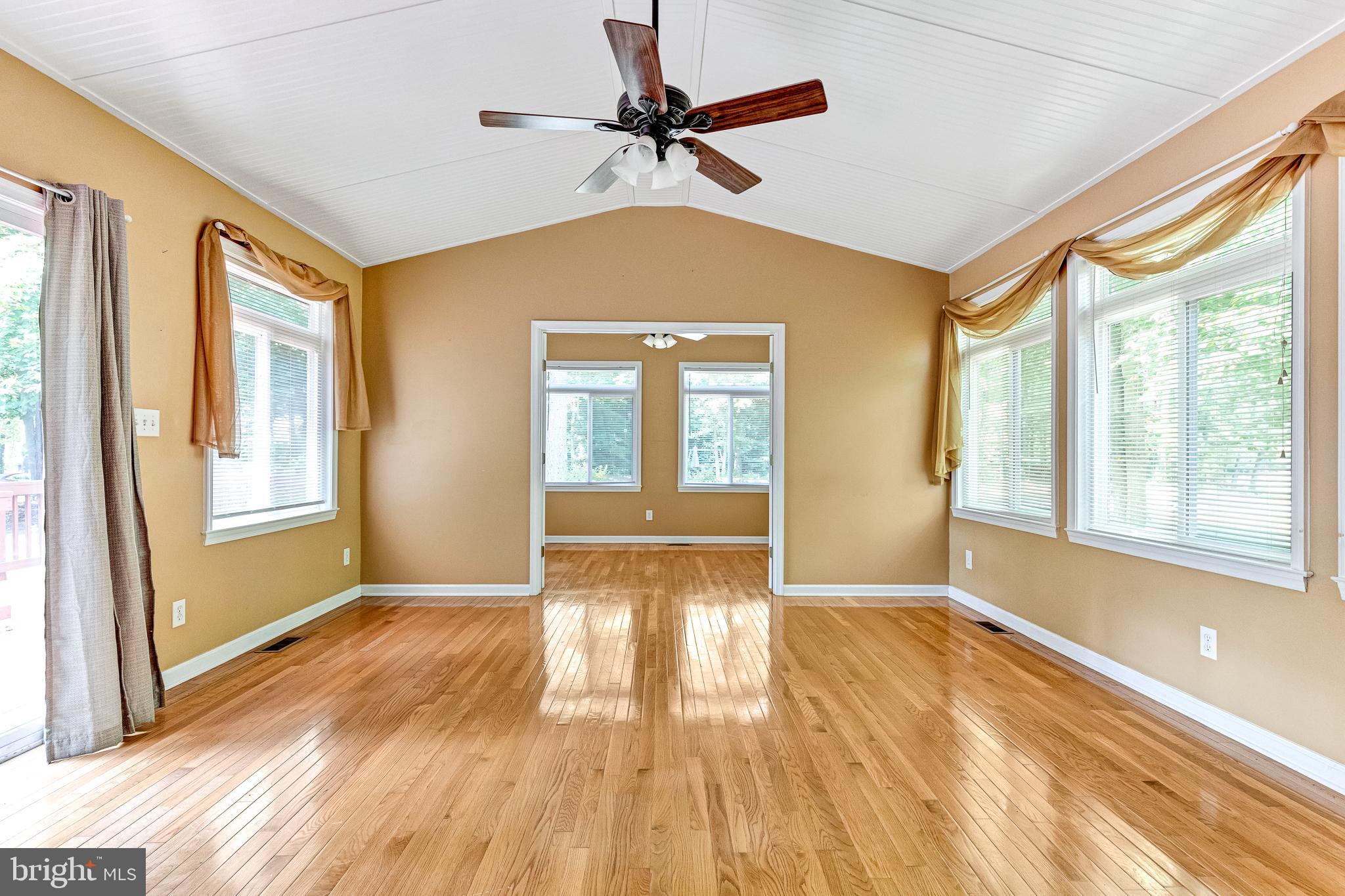 PRESIDENTIAL LAKES - Residential