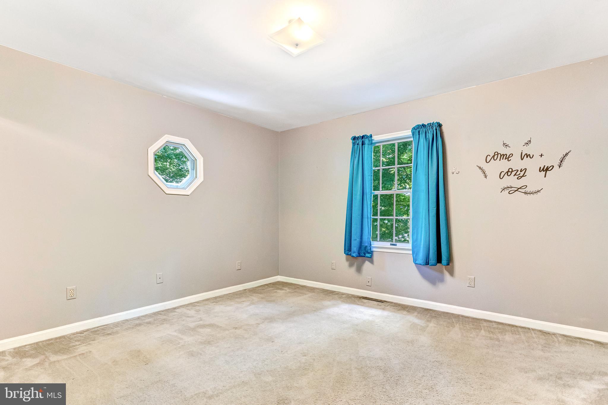 PRESIDENTIAL LAKES - Residential