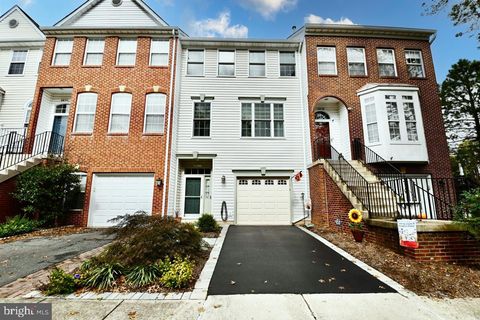 Photo of 6622 Patent Parish Lane, ALEXANDRIA, VA 22315 (MLS # VAFX2275018)