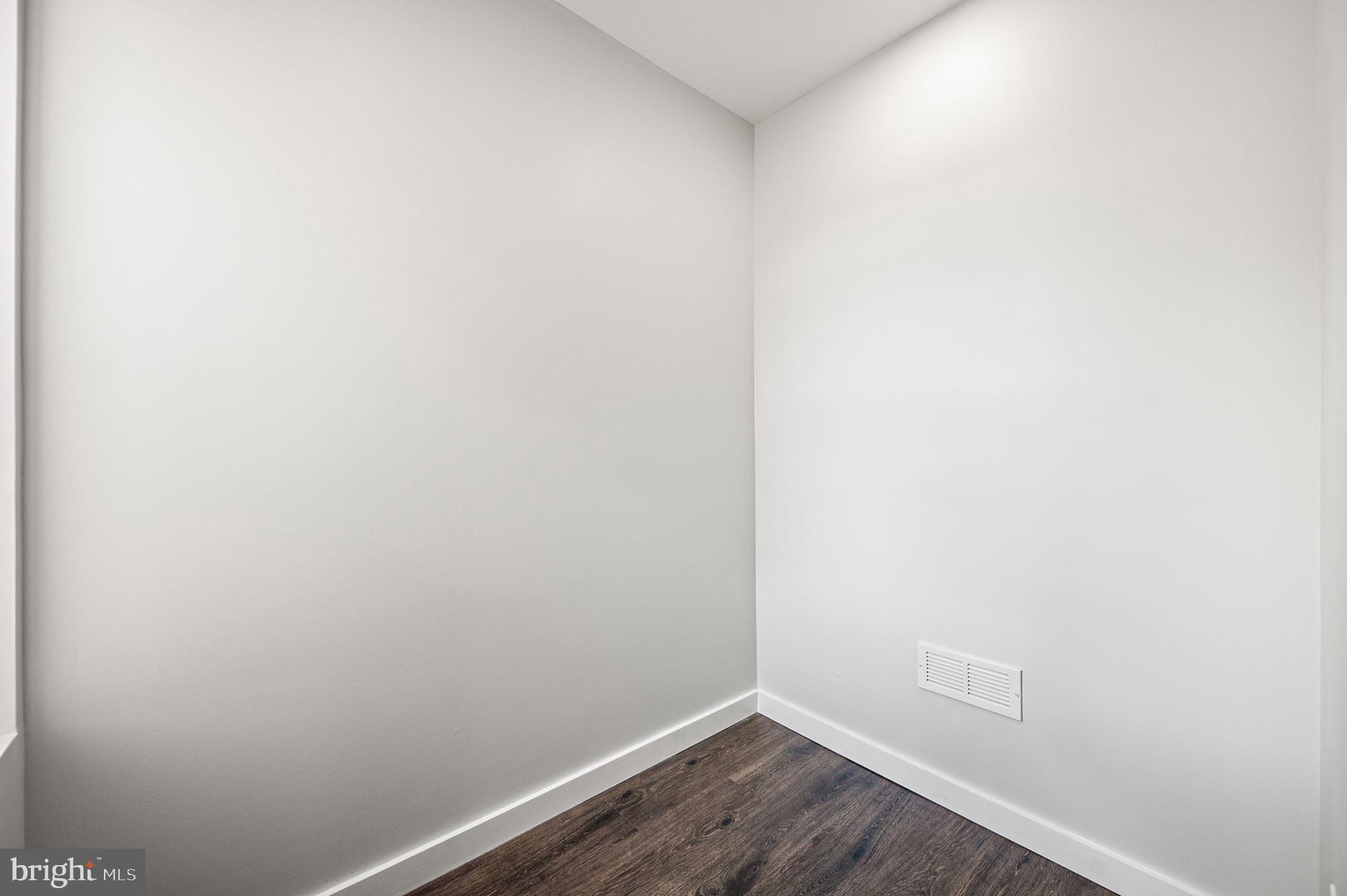 FORGOTTEN BOTTOM - Residential