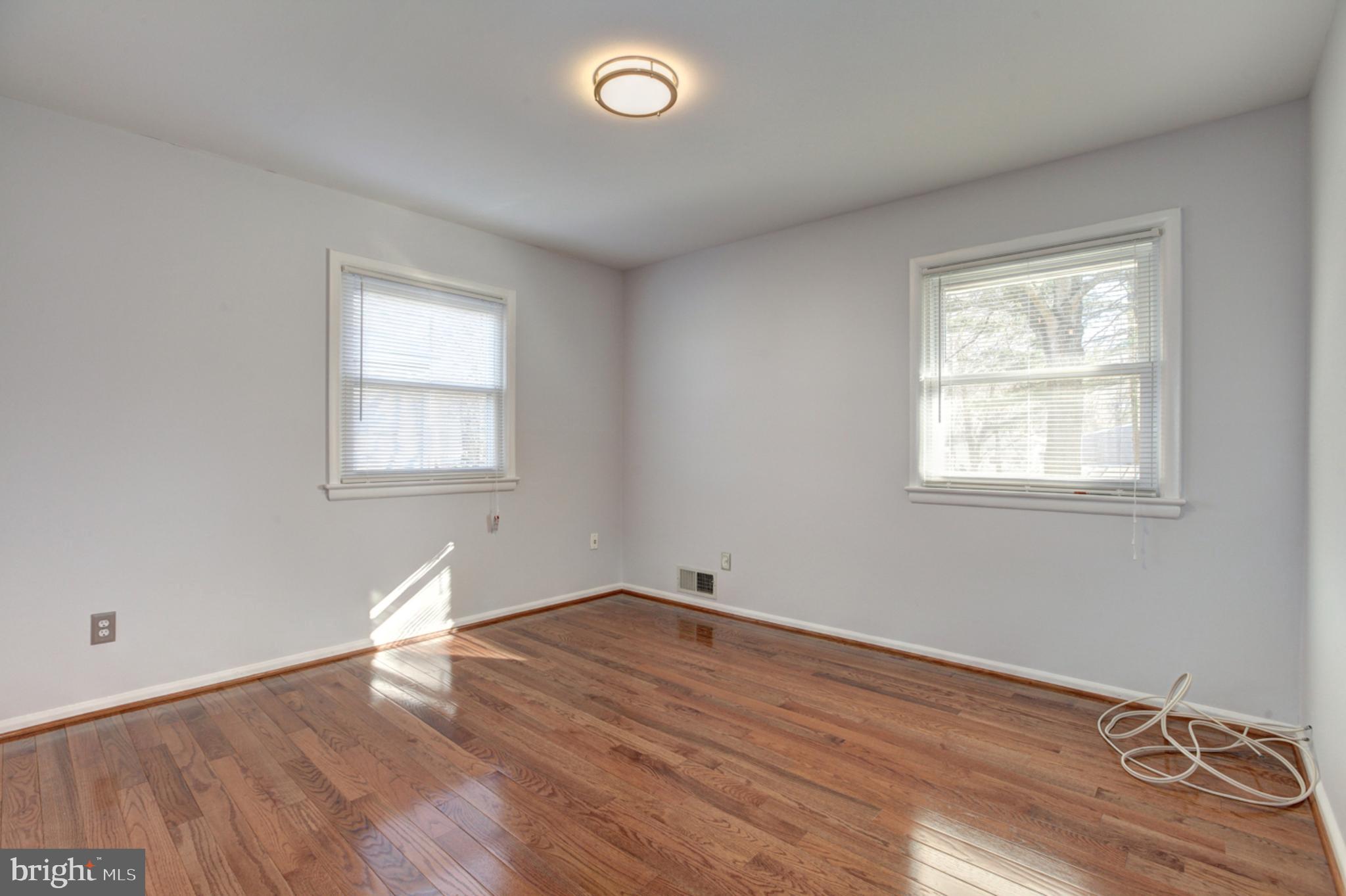 EAST VIENNA WOODS - Residential Lease