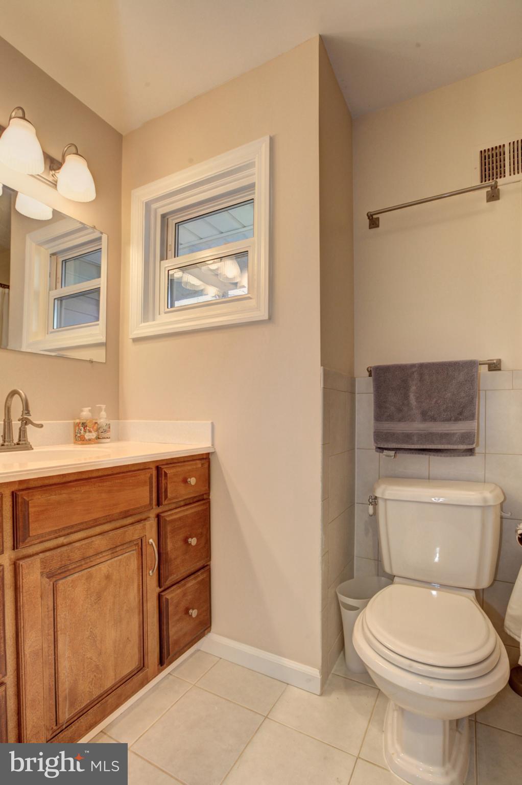 EAST VIENNA WOODS - Residential Lease