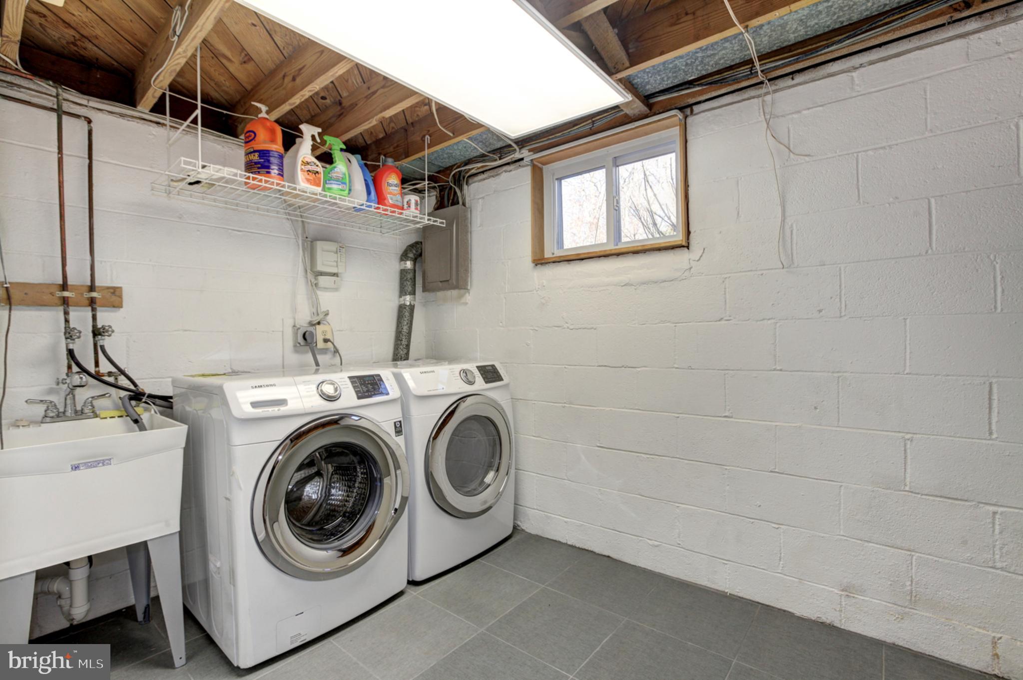 EAST VIENNA WOODS - Residential Lease