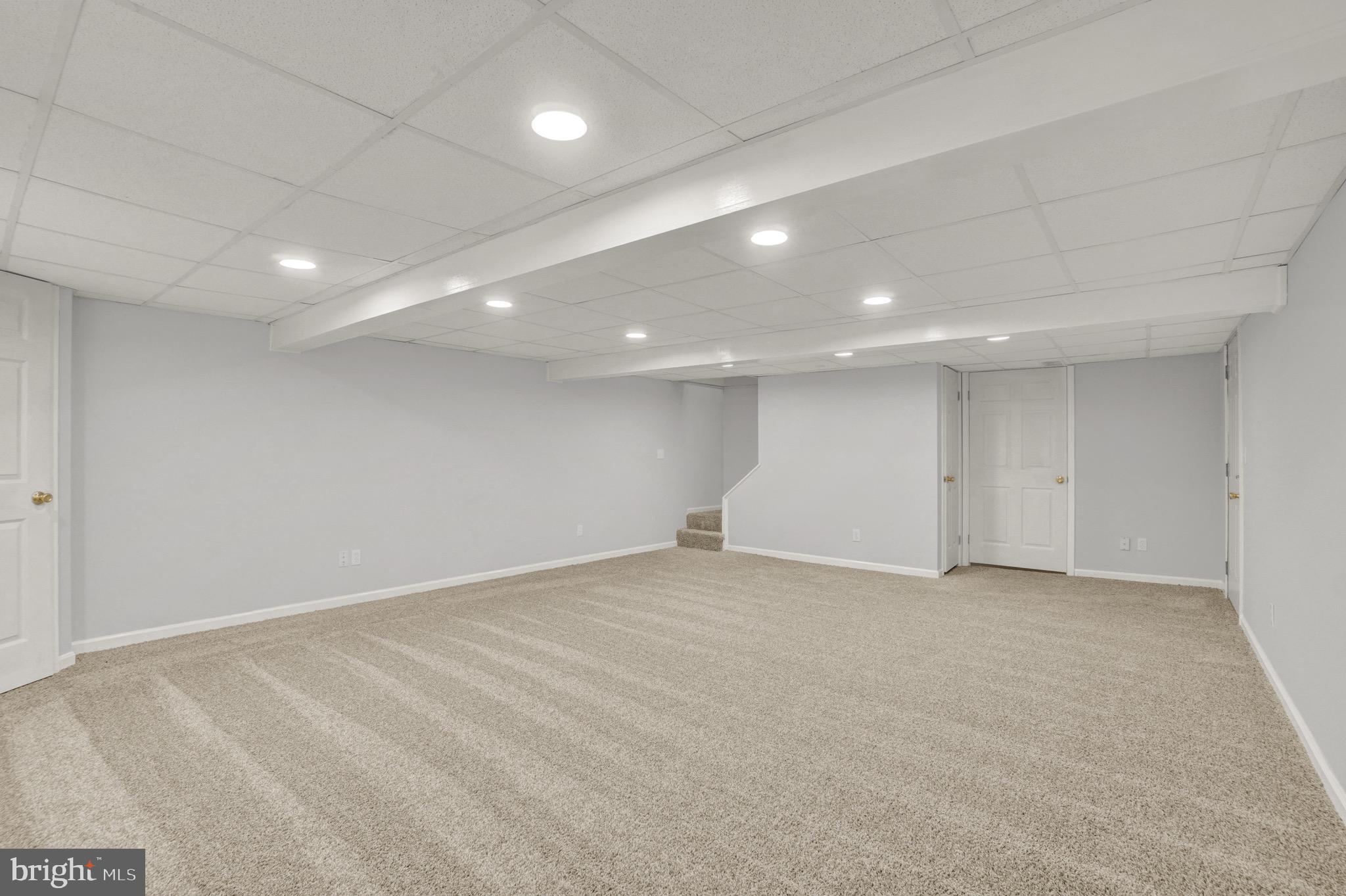 MOUNT JOY - Residential