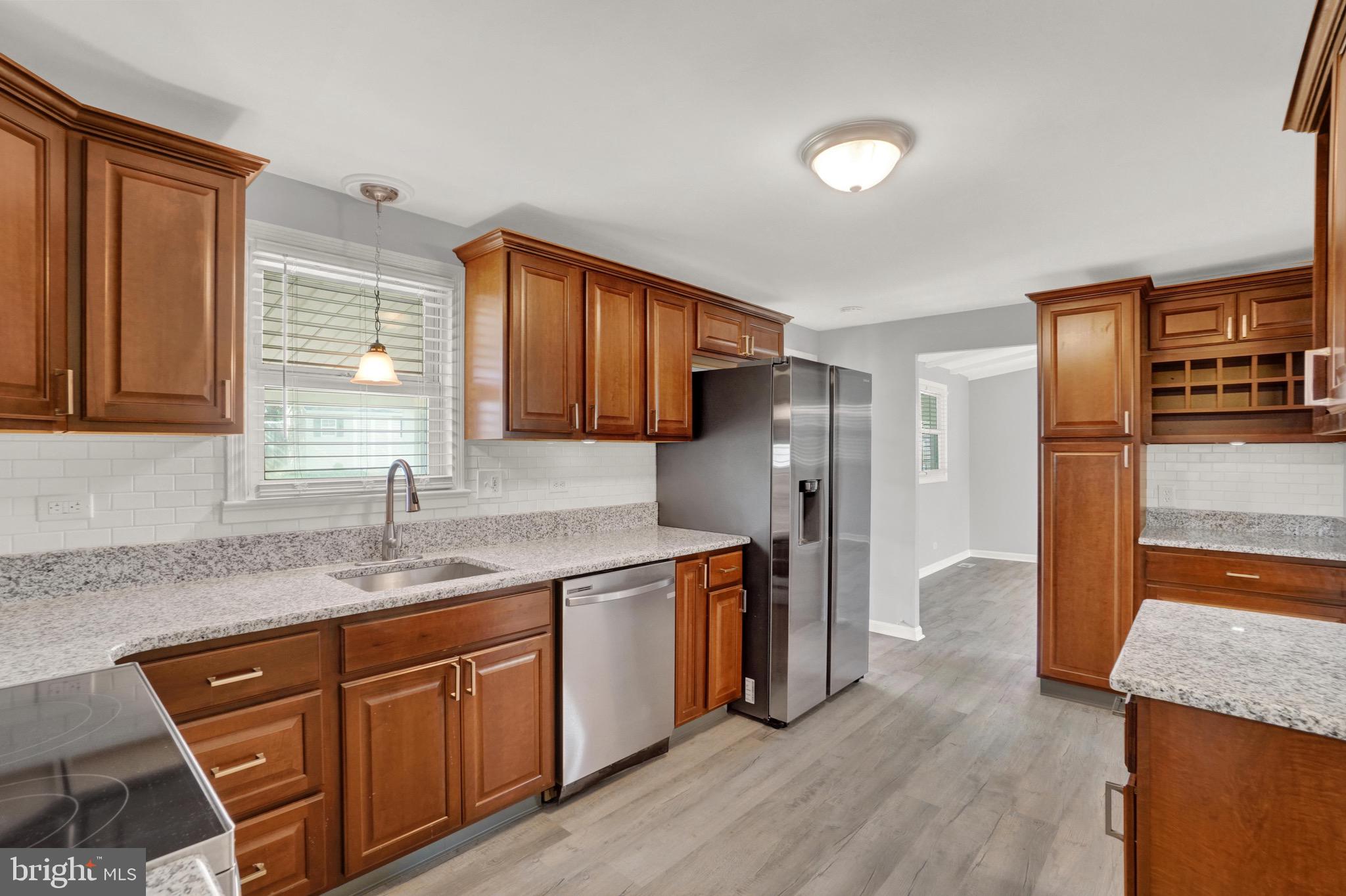 MOUNT JOY - Residential