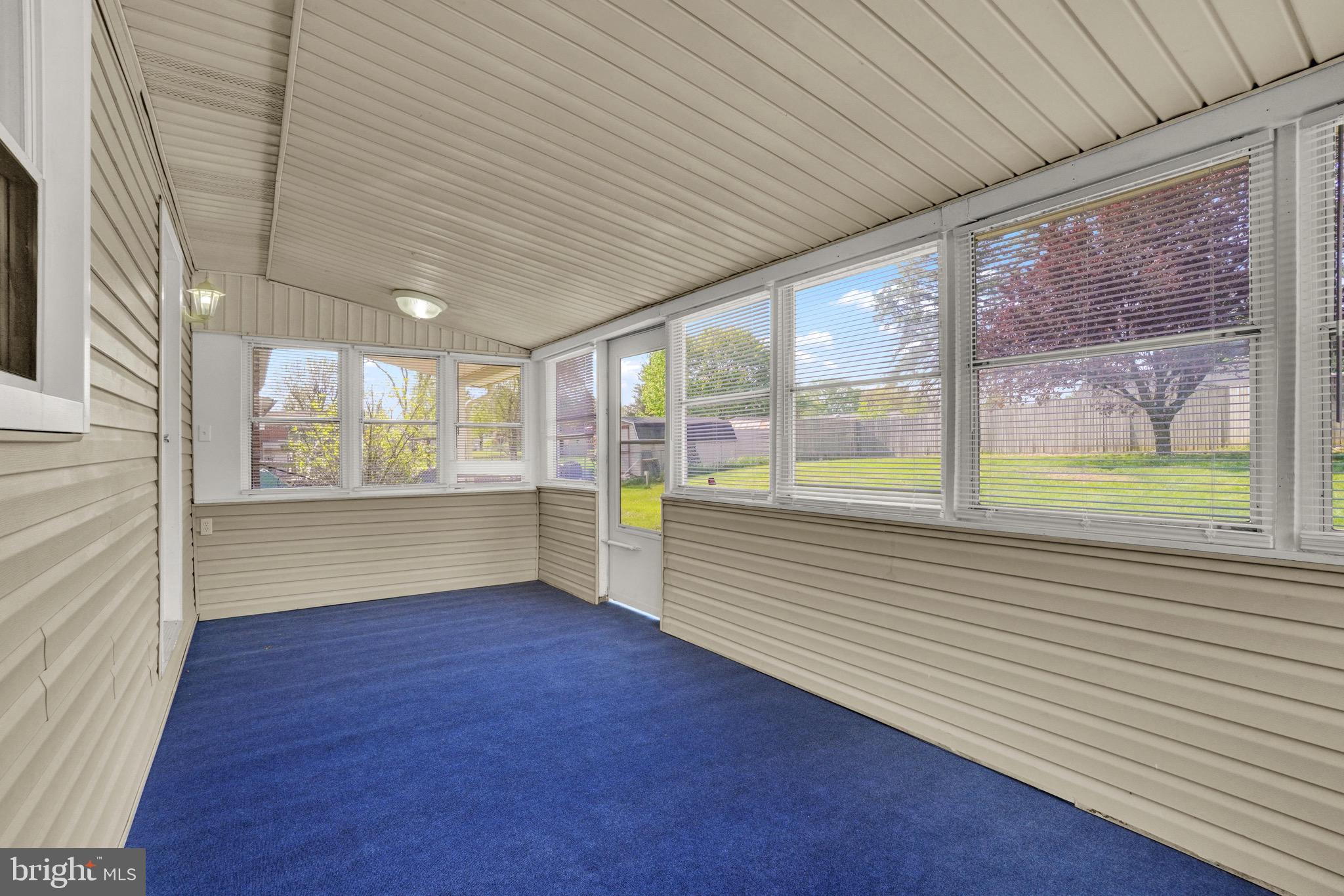 MOUNT JOY - Residential