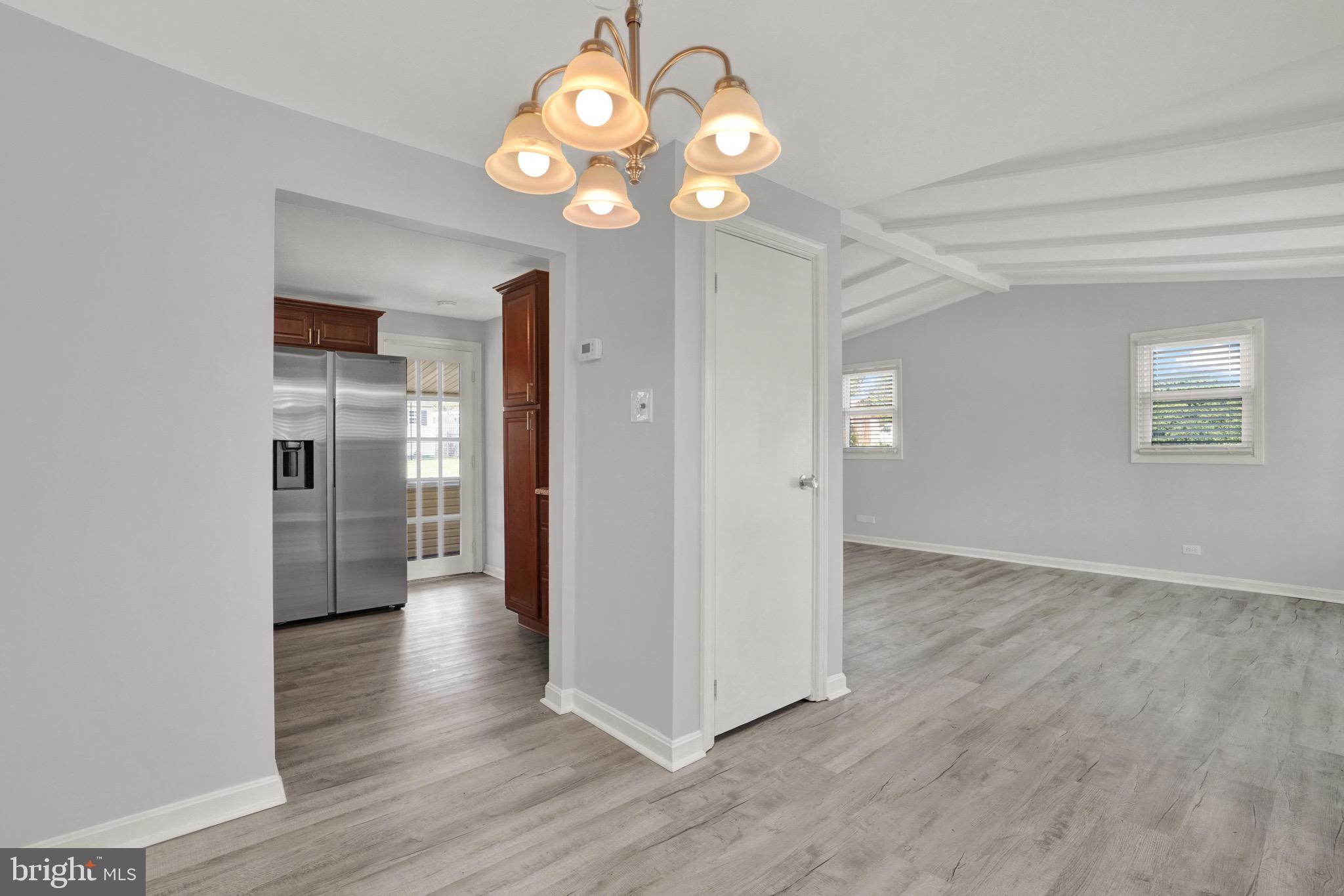 MOUNT JOY - Residential