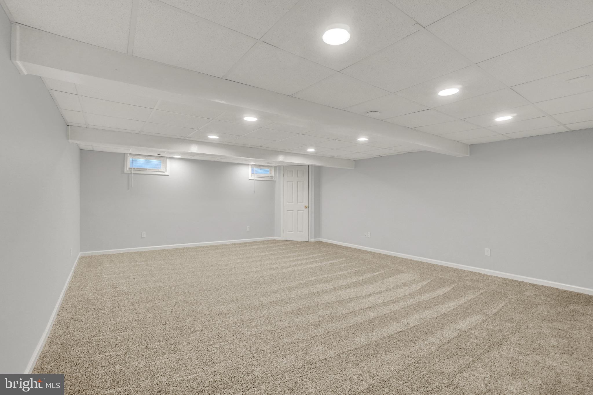MOUNT JOY - Residential