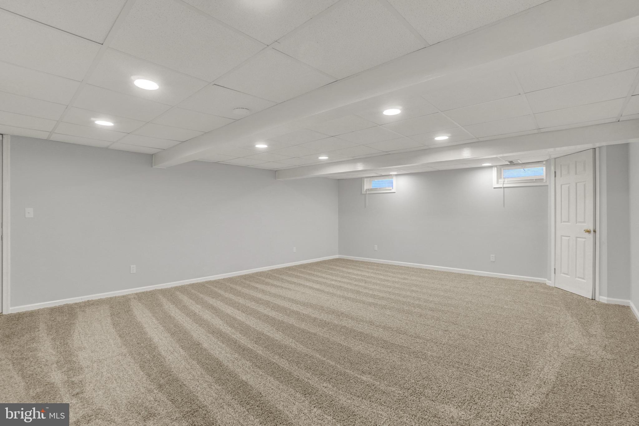 MOUNT JOY - Residential