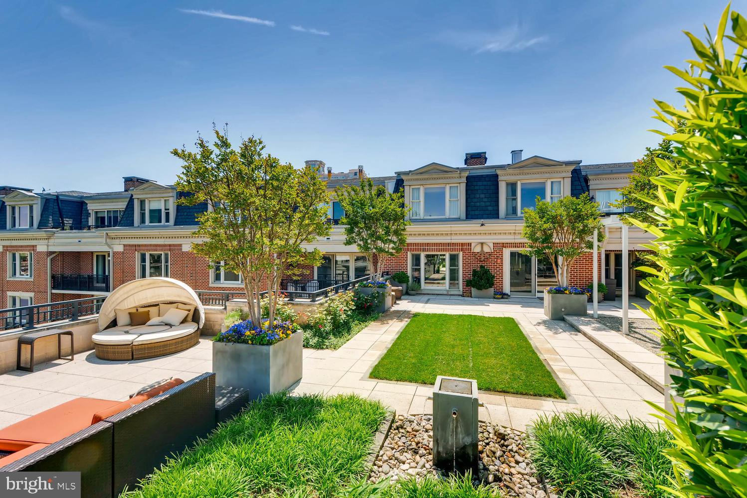 THE RITZ-CARLTON RESIDENCES - Residential