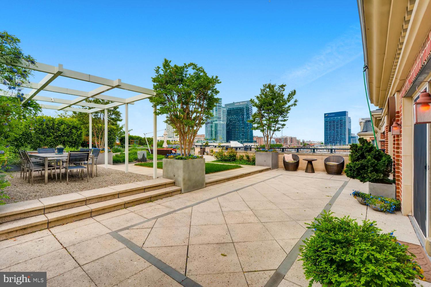 THE RITZ-CARLTON RESIDENCES - Residential