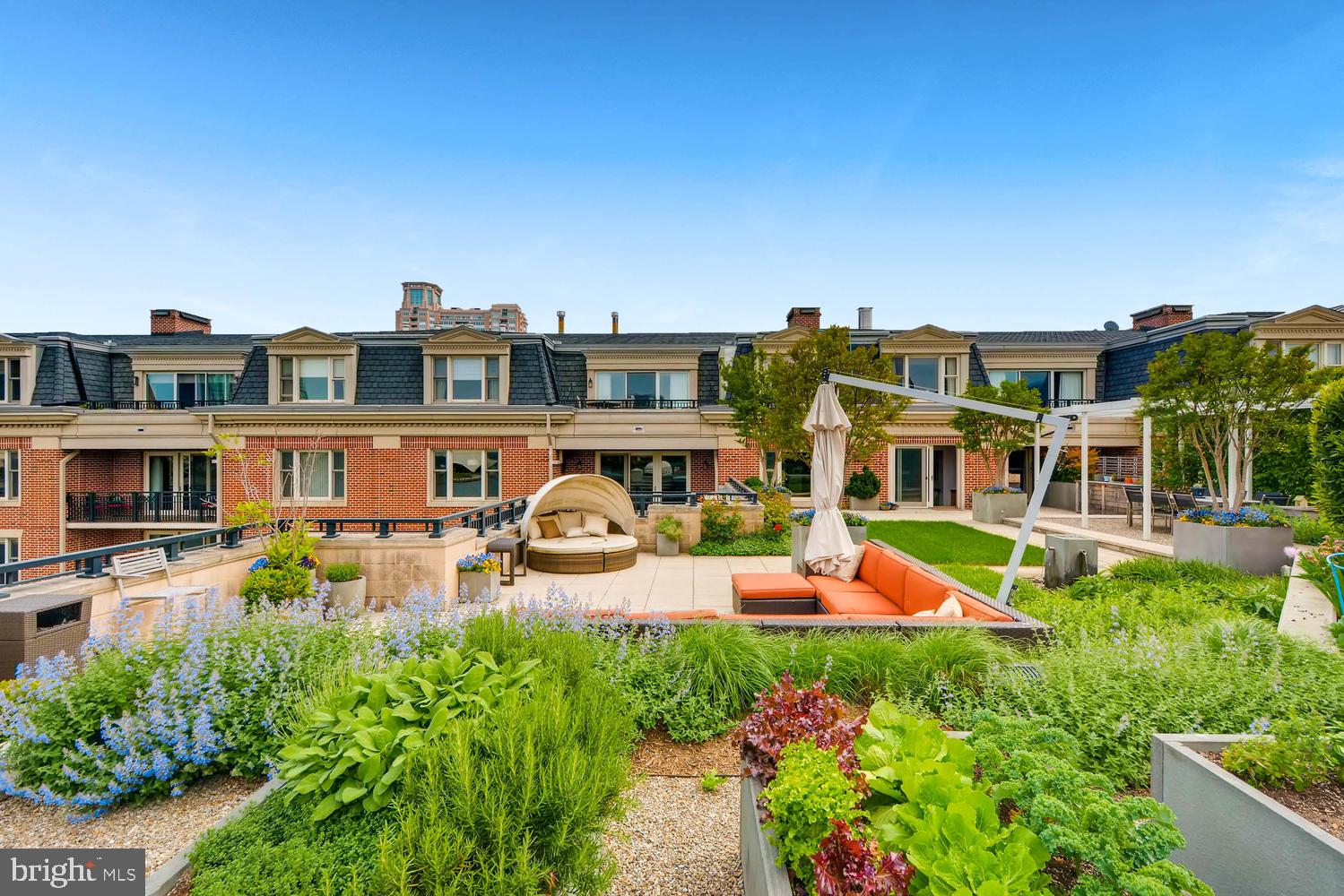 THE RITZ-CARLTON RESIDENCES - Residential