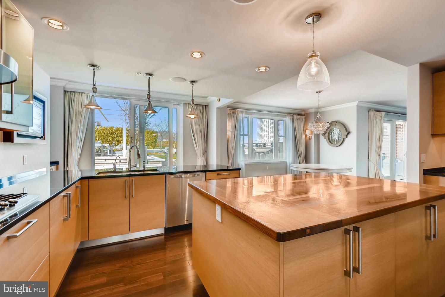 THE RITZ-CARLTON RESIDENCES - Residential