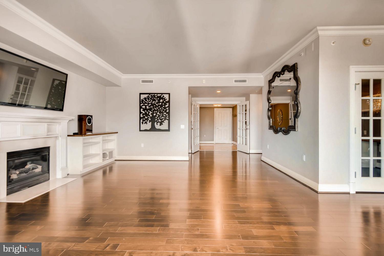 THE RITZ-CARLTON RESIDENCES - Residential