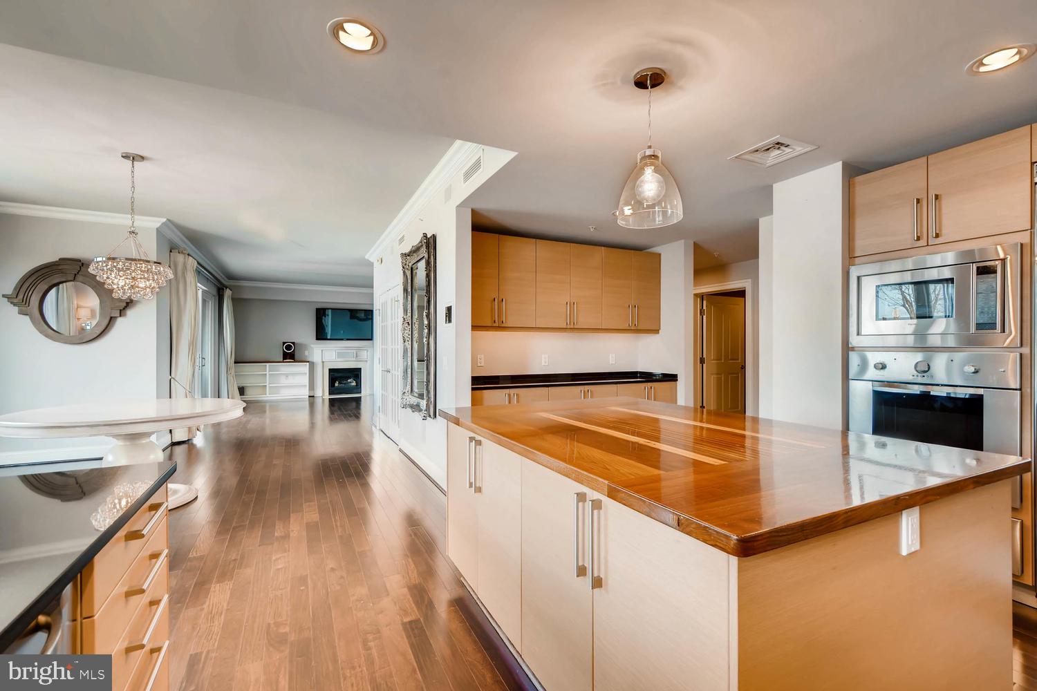 THE RITZ-CARLTON RESIDENCES - Residential